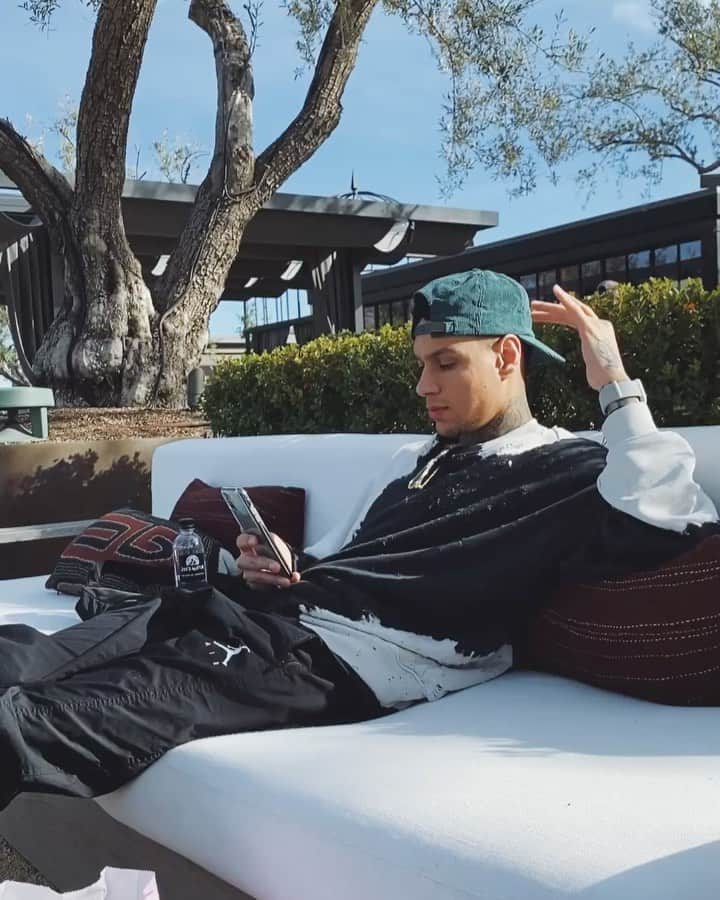 グレゴリー・ファン・デル・ヴィールのインスタグラム：「Friday mood」