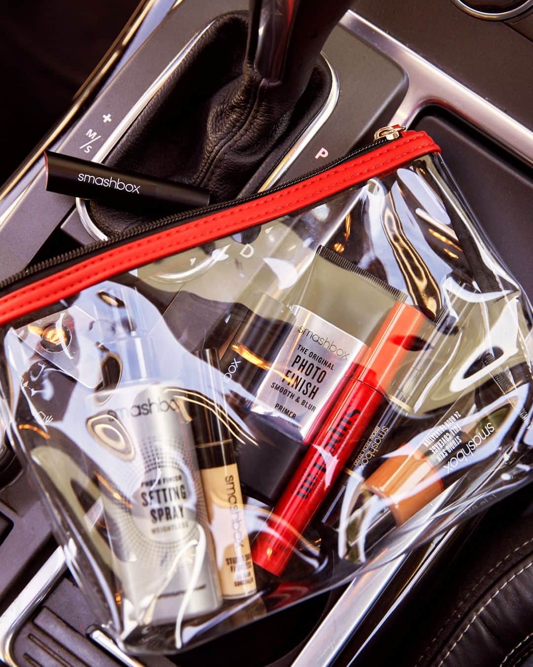 Smashboxのインスタグラム：「Seize the day. When you put our longlasting makeup on, it stays on. So you'll be ready for any spontaneous run-ins with your ex. #AlwaysOn」