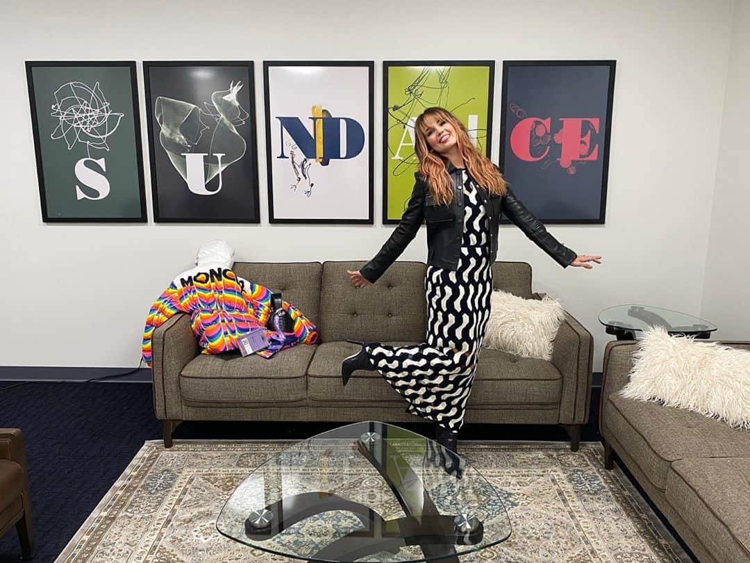 デビー・ライアンのインスタグラム：「Sundance slaps and I’d like to go back to snow dusted movie camp every year. Horse Girl hits N/flix on February 7th—  Swipe for the incredible people who made it and cute sights in Park City and Alison as horse coffee girl」