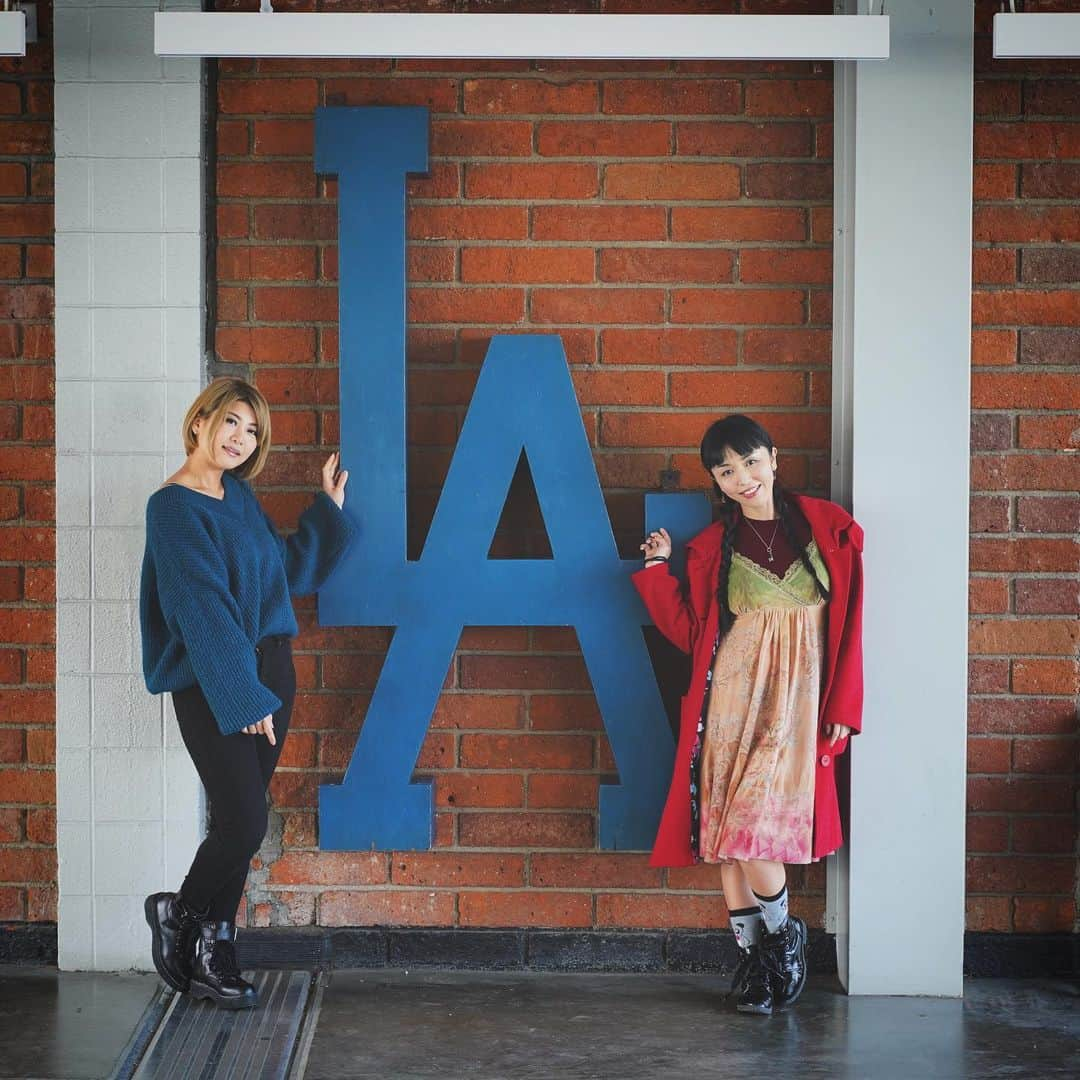 まりかさんのインスタグラム写真 - (まりかInstagram)「Japanese girls in LA💕💕 I love @oshikawa0613y (*´꒳`*) Photo by @hirohappytour  大好きゆうりちゃんと、ドジャーススタジアム🏟 #fancentromodel  #penthousepet #japanesegirl #youtuber #internationalmodel  #ドジャースタジアム」2月1日 8時57分 - maricahase