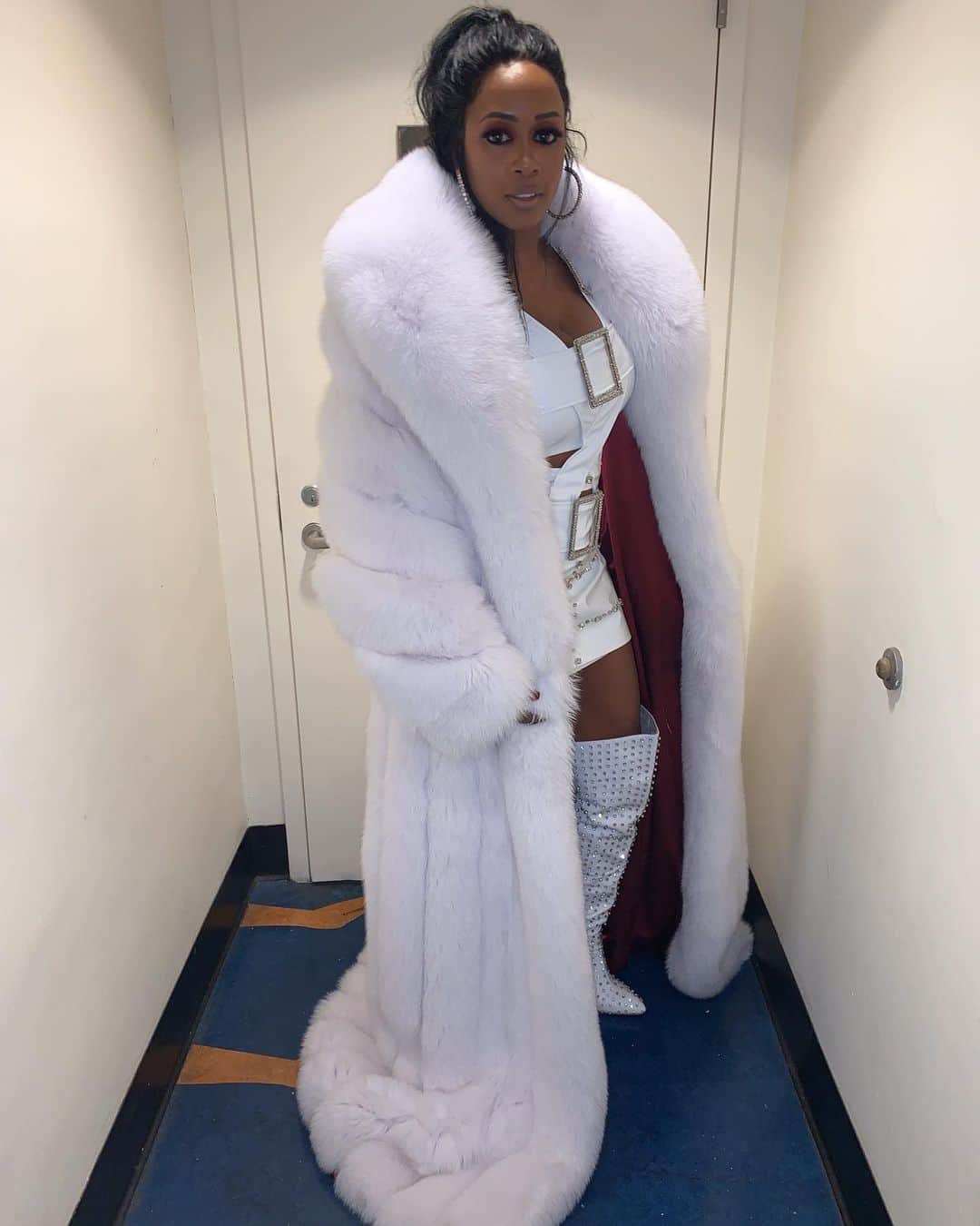 レミー・マーさんのインスタグラム写真 - (レミー・マーInstagram)「Godly🥛 Custom @KarenSabagOfficial romper made in 48 hours 💋 Custom @DanielsLeather coat made in 5 days💋 @IAmJenniferLe boots had for over a year but couldn’t fit them with my ankle monitor 😏💋 #RemyMa #WhenYouHaveFriendsThatMakeClothes🔥🔥🔥」2月1日 9時26分 - remyma