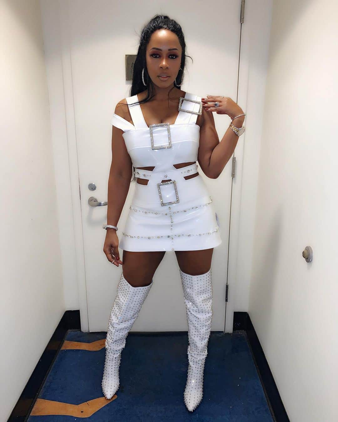レミー・マーさんのインスタグラム写真 - (レミー・マーInstagram)「Godly🥛 Custom @KarenSabagOfficial romper made in 48 hours 💋 Custom @DanielsLeather coat made in 5 days💋 @IAmJenniferLe boots had for over a year but couldn’t fit them with my ankle monitor 😏💋 #RemyMa #WhenYouHaveFriendsThatMakeClothes🔥🔥🔥」2月1日 9時26分 - remyma