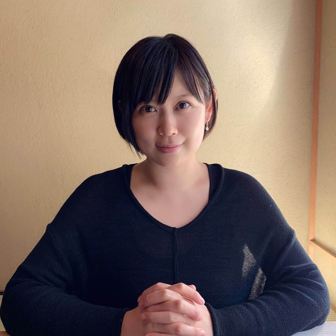 絢香さんのインスタグラム写真 絢香instagram 今日はデビュー14周年 デビューしたのは18歳の時 あれから14年かぁ 今も歌えてることに大感謝だ いつもありがとう デビュー日だと今気づき 何か写真ないかと探したら これしかなかった 笑 デビュー 14周年