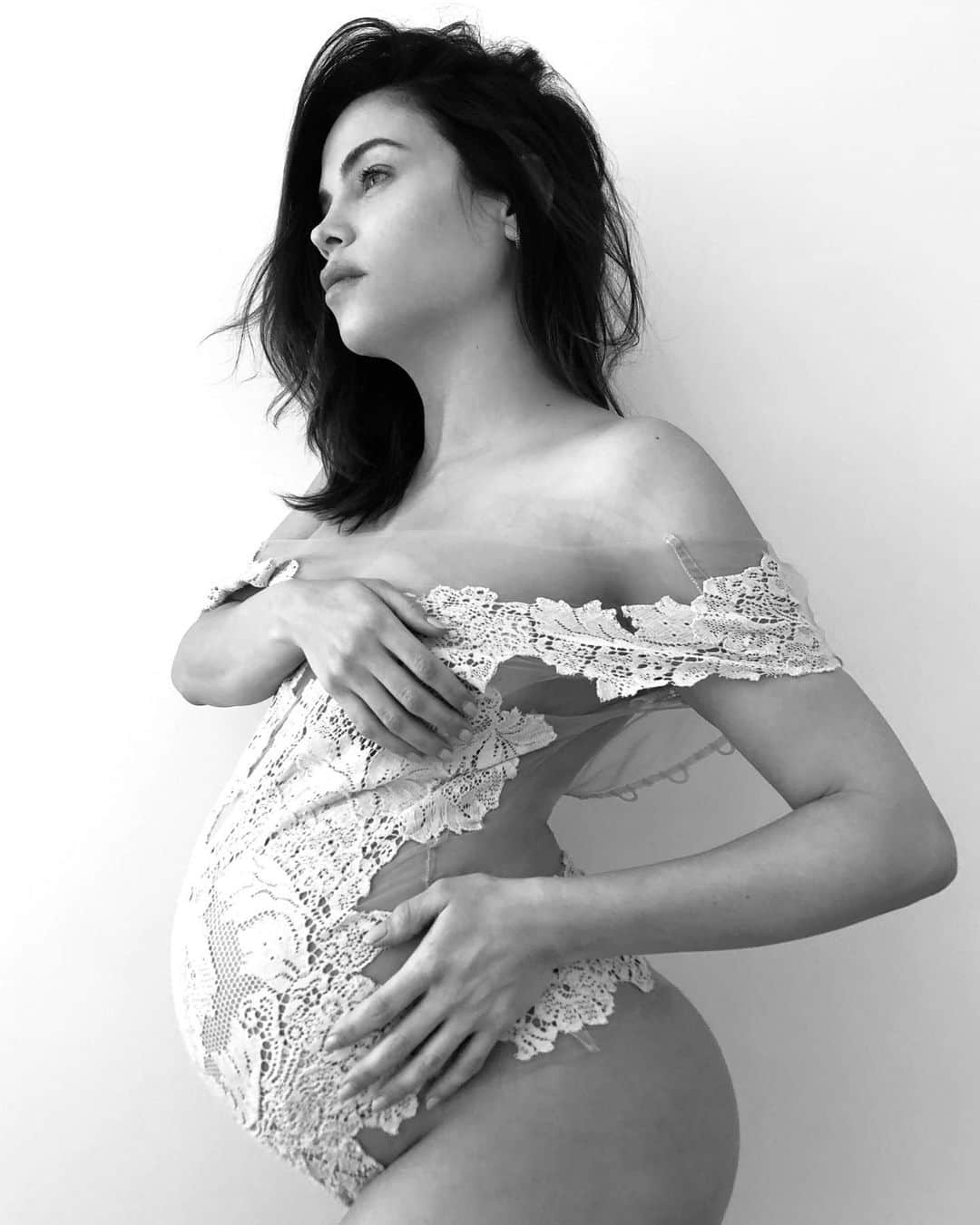 ジェナ・ディーワンさんのインスタグラム写真 - (ジェナ・ディーワンInstagram)「Only @elizabethmessina makes lingerie while 8months pregnant look elegant 🖤」2月1日 10時03分 - jennadewan