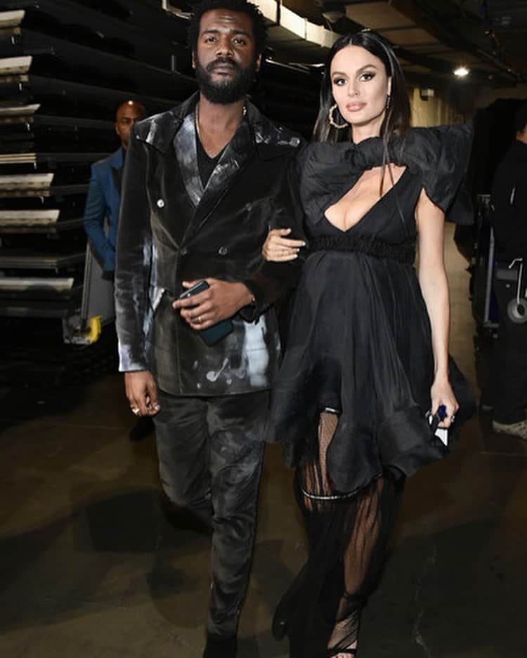 ニコール・トルンフィオのインスタグラム：「GRAMMYS 2020 with my 👑 @garyclarkjr the GOAT 🐐 #38weekspregnant 💕」