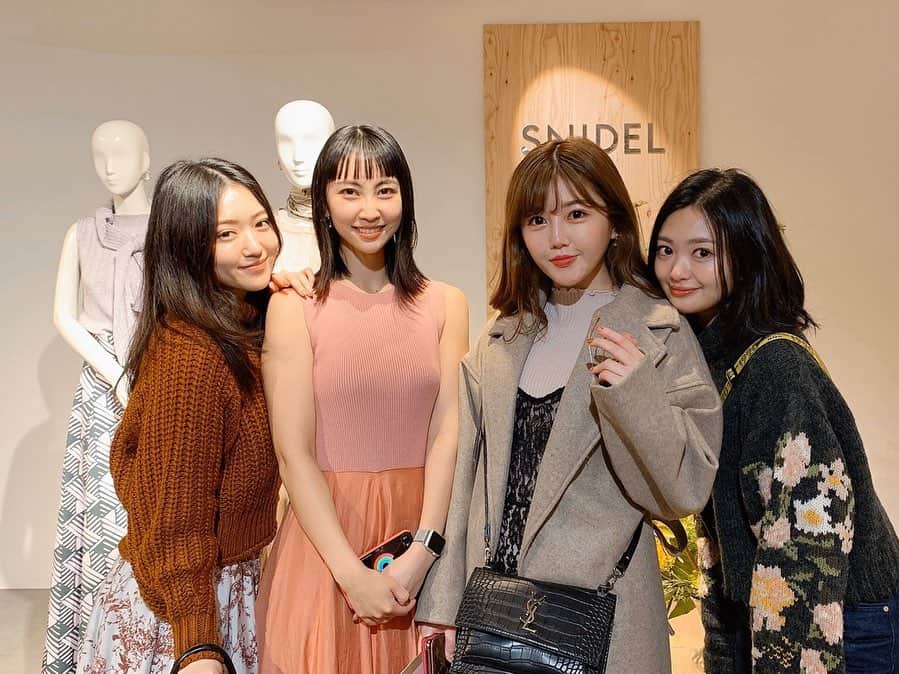 近野莉菜さんのインスタグラム写真 - (近野莉菜Instagram)「2020/SS2ndの展示会が終わりました🥑夏のコレクションも可愛いよ〜お楽しみに🥰  そして沢山友達が来てくれて嬉しい限り🥺💞 1.2枚目は5期のみんなと、3枚目はれいにゃん、山田菜々ちゃん、れいにゃんのいとこでもある、夏焼雅ちゃんと🍒 珍しい組み合わせ☺︎」2月1日 10時53分 - chikano.rina