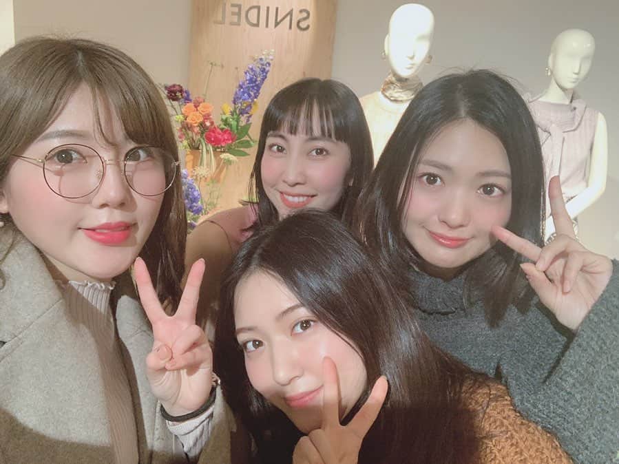 近野莉菜さんのインスタグラム写真 - (近野莉菜Instagram)「2020/SS2ndの展示会が終わりました🥑夏のコレクションも可愛いよ〜お楽しみに🥰  そして沢山友達が来てくれて嬉しい限り🥺💞 1.2枚目は5期のみんなと、3枚目はれいにゃん、山田菜々ちゃん、れいにゃんのいとこでもある、夏焼雅ちゃんと🍒 珍しい組み合わせ☺︎」2月1日 10時53分 - chikano.rina