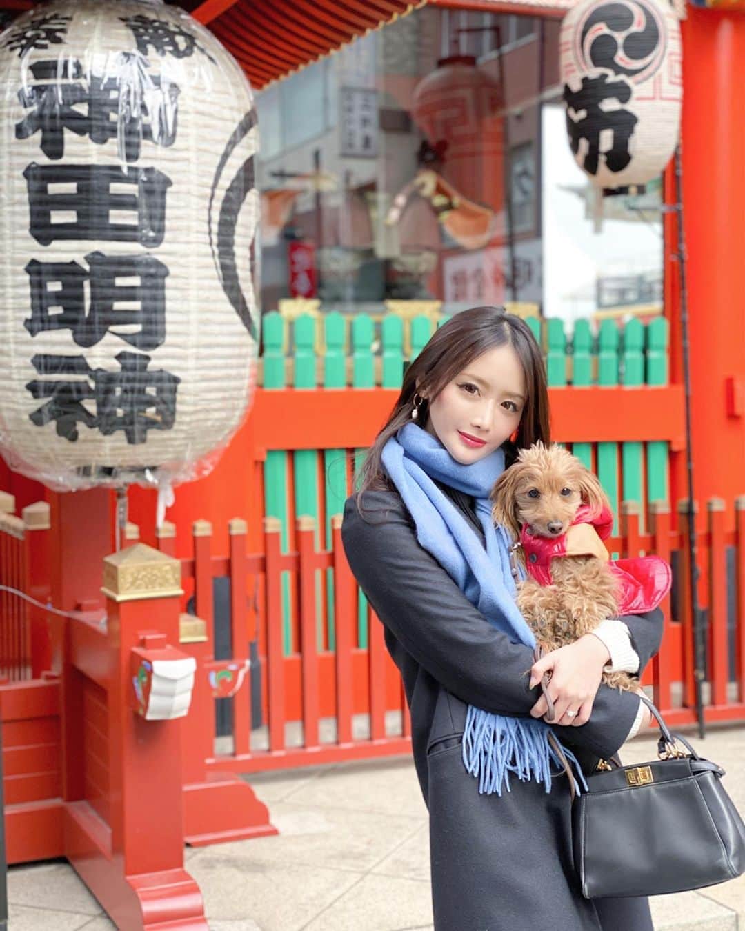 のインスタグラム：「占いは吉🙄🤟﻿ 望むは毎日大吉🥳❤️﻿ みんな今日もHappyな1日になりますよーに👏﻿ ﻿ ﻿ ﻿ #神田明神　#いけばな　#japan #tokyo #愛犬」
