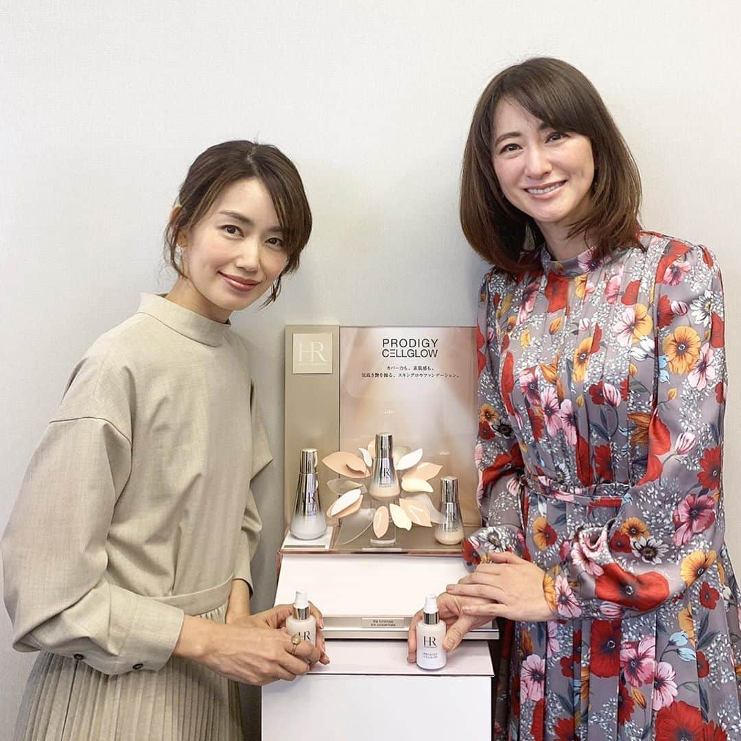 武藤京子さんのインスタグラム写真 - (武藤京子Instagram)「* * @helena_rubinstein_jp  ビューティーセミナーに ゆかさん @maeyuka と 参加してきました * 老化因子を抑制し、 若さを促す因子を活性化させるという スプレムエーデルワイスを配合した 「プロディジー CEL グロウ」シリーズの 新製品 * 3・4枚目 SPF50／PA ++++なのに 伸びが良くて 着け心地がとっても軽く、 肌がトーンアップする下地 「プロディジー CEL グロウ ローズ UV ベース」 (4月3日発売) * 5枚目 軽くて スルっと良く伸びるのに カバー力があり つけた後のツヤ感が良くて パウダー不要⁉️ 仕上がりも とっても自然でした 標準色02使用 「プロディジー CEL グロウ エッセンス ファンデーション」(2月7日発売) * 6・7枚目 ヘレナルビンスタインの メイクアイテムをお借りして仕上げメイク チーク／WANTED BLUSH 05 リップ／WANTED ROUGE 006 アイシャドウ／ILLUMINATION EYES 3 (写真下のブラウンのもの) * UVベースと ファンデーション 是非セット使いで！！！ * #動画不慣れでごめんなさい #HELENARUBINSTEIN #ヘレナルビンスタイン #プロディジーCELグロウ #プロディジーCELグロウローズUVベース #プロディジーCELグロウエッセンスファンデーション #アメブロ更新しました」2月1日 11時26分 - kyokomuto0628