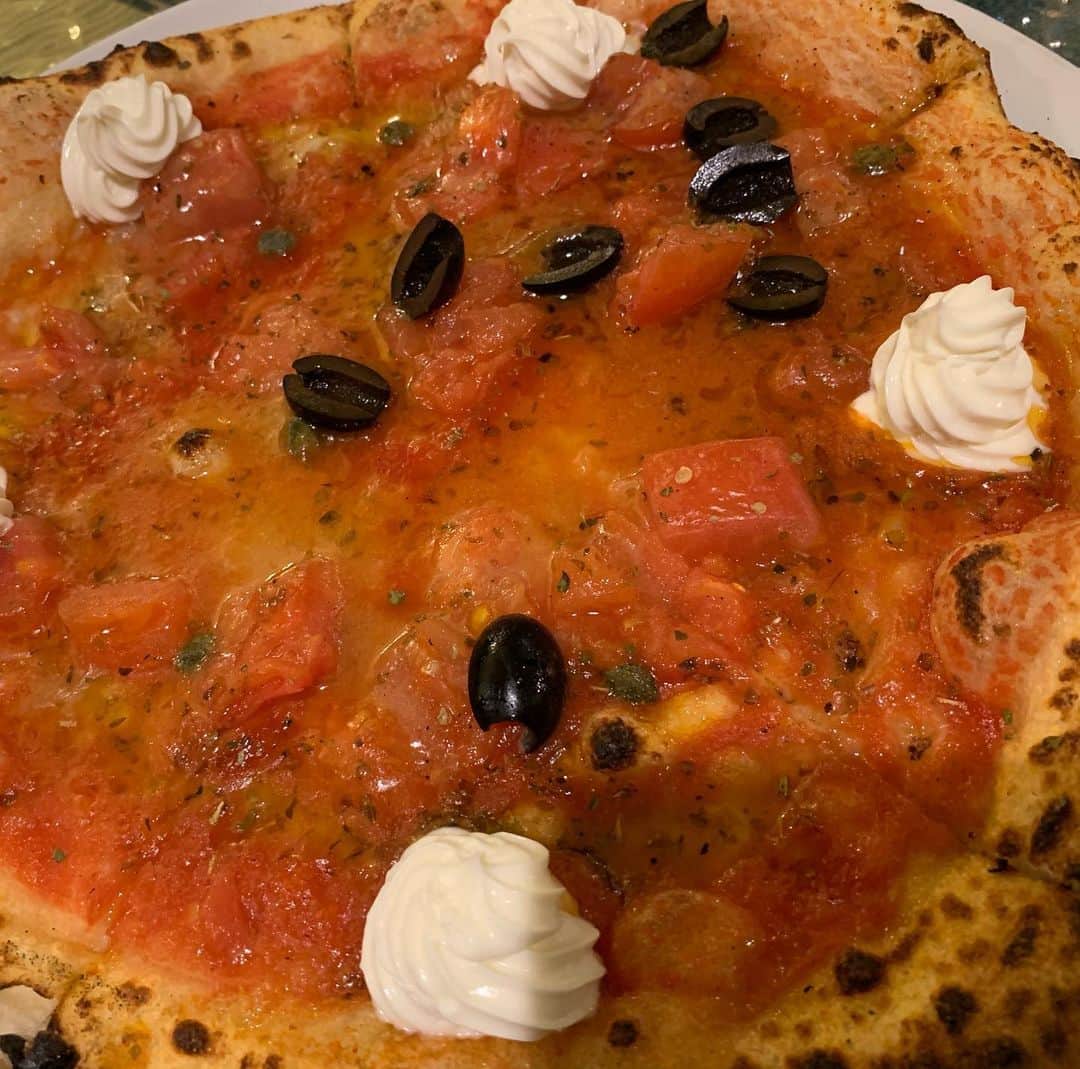 松野有里巳さんのインスタグラム写真 - (松野有里巳Instagram)「永福町にあるマッシモッタヴィオへ。  https://tabelog.com/tokyo/A1318/A131805/13132982/  評判通りの美味しいpizzaのお店。 女子5人であれもこれもいただきました🥰❤️ ピザ生地がもちもちで塩加減も絶妙でどれも美味しかった〜👏💕 久しぶりに食べ過ぎて、就寝前に胃薬を飲んで寝ました😅 #マッシモッタヴィオ  #永福町 #女子会 #pizza」2月1日 11時36分 - arimin55
