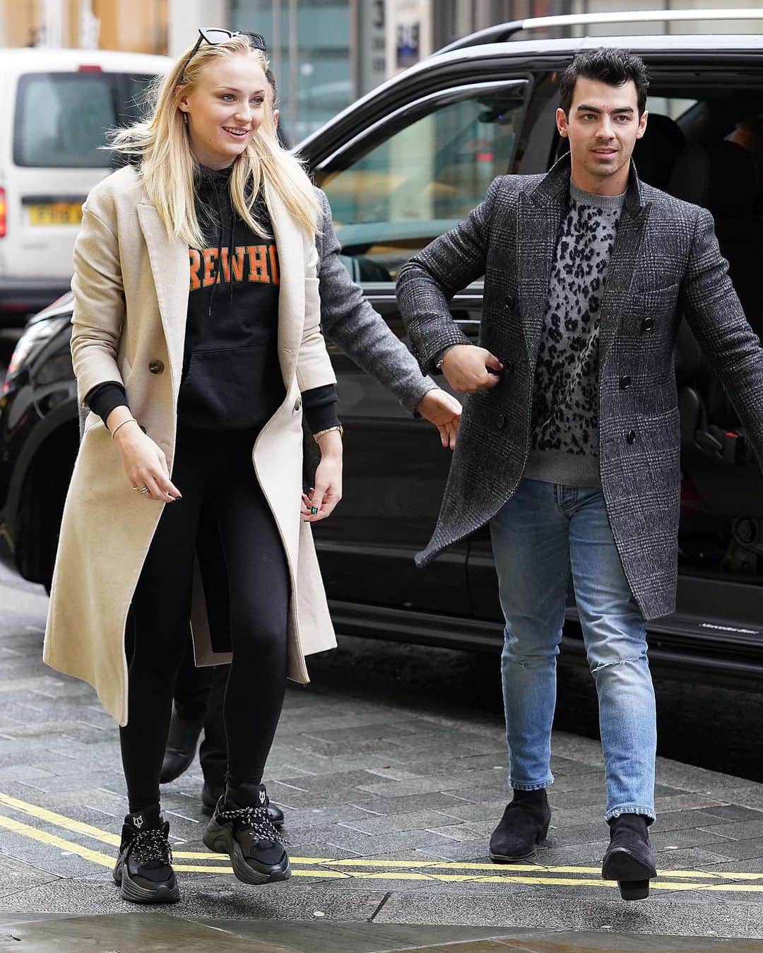 Just Jaredさんのインスタグラム写真 - (Just JaredInstagram)「@sophiet and @joejonas spent the day together in London on Thursday during his day off from touring! #SophieTurner #JoeJonas Photos: GC Images」2月1日 11時49分 - justjared