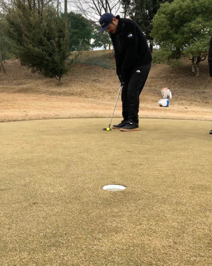 のインスタグラム：「2月ですね〜‼️ 正月のゴルフ⛳️を少し‼️ 入らないでしょ？ いや？ 入る？ いや？ やっぱりね笑笑」