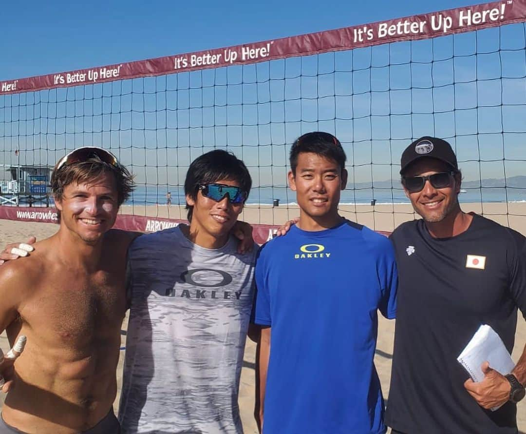 越川優のインスタグラム：「【L.A.Camp】  3週間のTeamとしてのラスト練習が終わりました🏐  隼平は、一足先に帰国します✈️😭 数日間は、別々になりますが、それぞれの時間、一緒の時間、どちらとも大切な時間⌚️ どちらもチームが強くなるため、勝利への時間‼️ 本当にたくさんの人たちにお世話になったキャンプでした😌  しっかり結果でお返しができるように✨  僕は、来週月火水と練習して、2/7にレアンドロコーチと共に帰国します✈️😊 その後は、 2/8(土) （株）カブト様のイベント 2/10〜 2020年初戦のAVCアジアチャンピオンシップの為、タイ🇹🇭に行きます！！ Thank you gays for helped us. Jun he back to Japan for tomorrow. But I’m still staying until next Thursday.  #横浜メディカルグループ 所属  #ymg  #hrdエンジニア株式会社  #加賀電子株式会社  #株式会社朋栄社  #和興通信工業株式会社  #一新時計  #ルックスオティカジャパン  #luxotticajapan  #oakley  @oakleyjapan  #株式会社かとり  #株式会社デューク  #エルバランスアイズ  #株式会社ドリームオンライン  #gallery2  #claudiopandiani  #volleyballjunky  #有限会社ベストパフォーマンス  @best.performance2002  #酒井医療株式会社  @platform1440  #越川優  #joc強化指定選手  #いしかわ観光特使  #yukoshikawa  #beachvolleyball  #ビーチバレー  #tokyo2020  @fivbvolleyball  #池田隼平  #株式会社カブト」