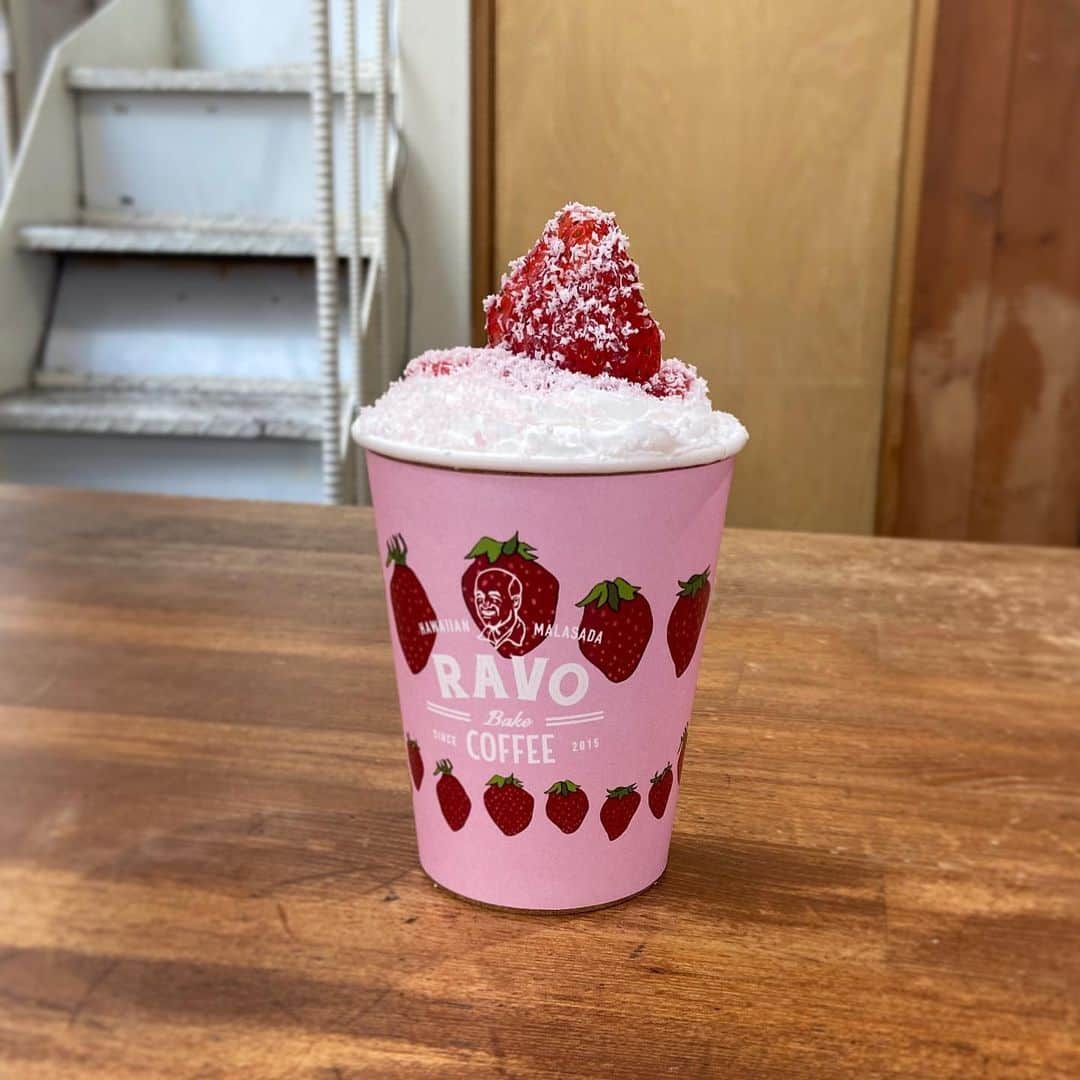 Ravo Bake Coffee Officialさんのインスタグラム写真 - (Ravo Bake Coffee OfficialInstagram)「. . ほんのり甘い練乳ラテといちご🍓 『練乳いちごラテ』 . . #練乳ラテ #神戸#元町#三ノ宮#トアロード#元町カフェ#神戸観光#神戸カフェ#カフェ活#神戸旅行#コーヒー#カフェ#カフェ巡り#神戸カフェ巡り#コーヒースタンド#コーヒー好き#マラサダ#カフェ好きな人と繋がりたい#고베#고베카페#오사카#오사카카페 #오사카여행#일본여행#먹스타그램#카페스타그램#셀피#딸기#커피#연유라떼」2月1日 12時02分 - yacco_tofuten