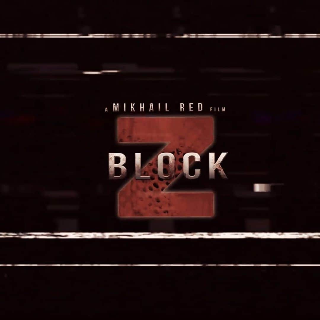 ジュリア バレットのインスタグラム：「Woke up to good news! BLOCK Z is now showing in over 220 cinemas nationwide. 🪓🪓🪓」