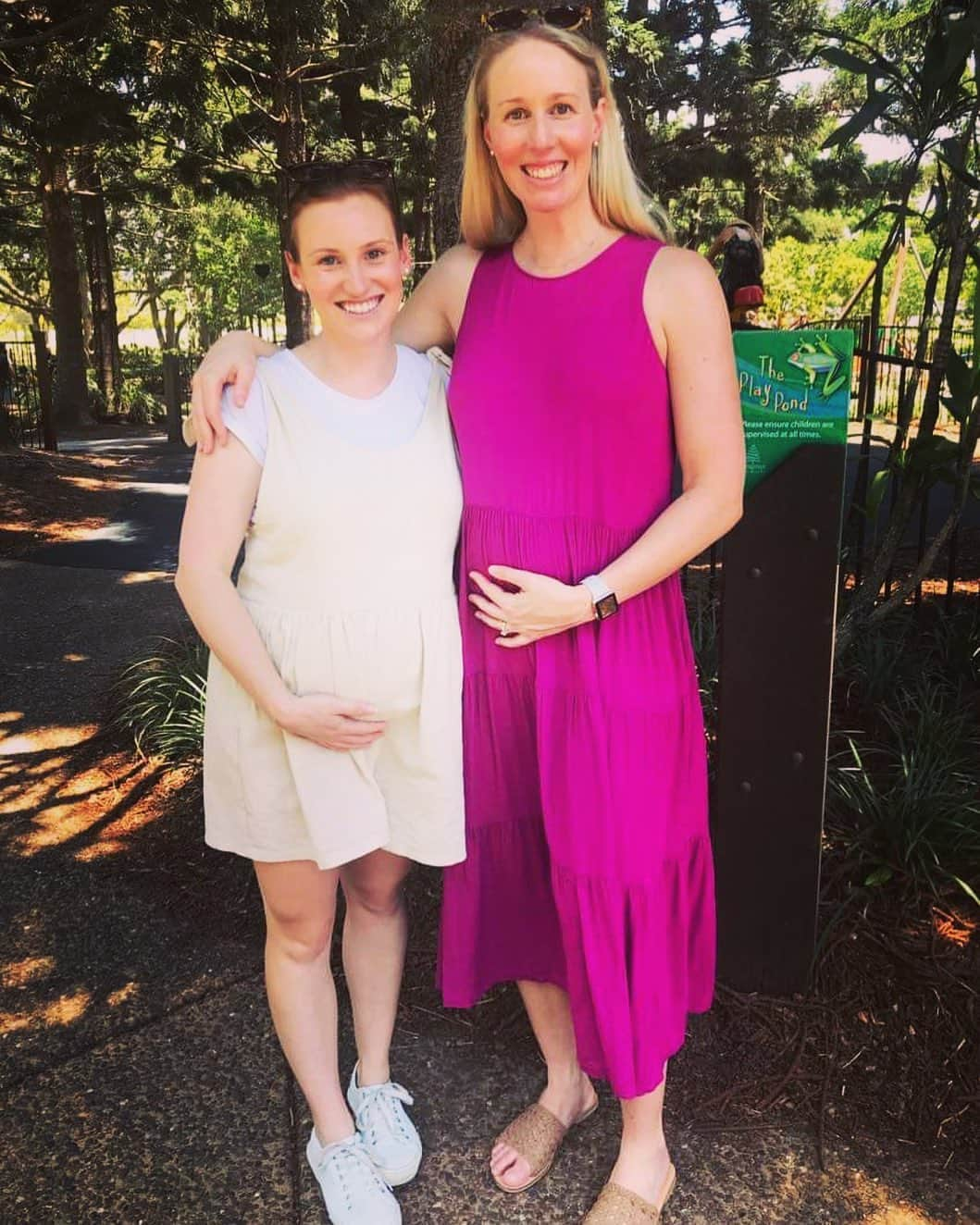 ブロンテ・バラットさんのインスタグラム写真 - (ブロンテ・バラットInstagram)「Preggie cousins 🥰🥰」2月1日 12時34分 - brontebarratt