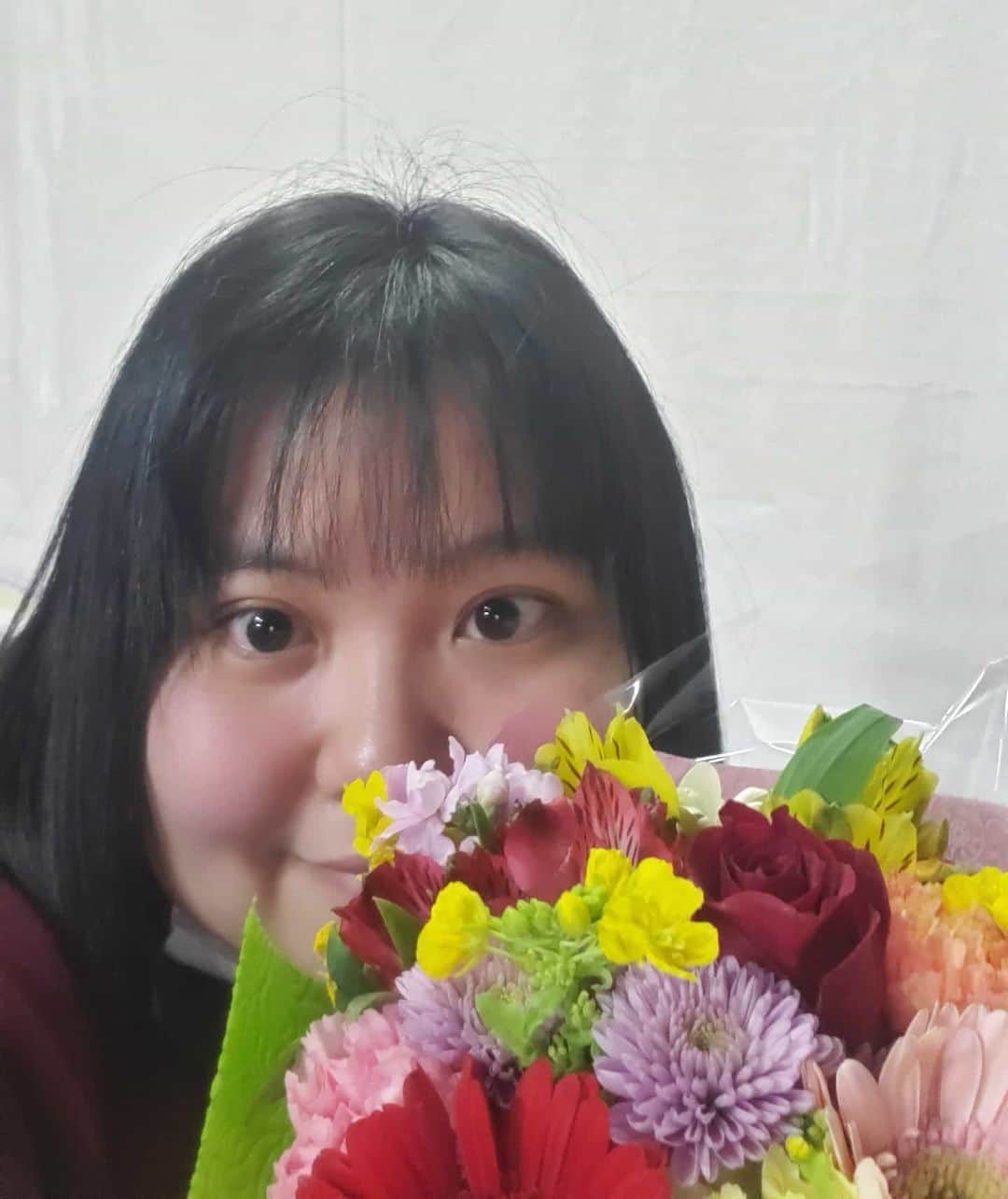 信江勇のインスタグラム：「3日目無事終了しました! 嬉しいことになんと連日満員御礼!  しかも昨日は、HPで知って見に来ていただいた方も(≧▽≦) お花も頂きました(人*´∀｀)｡*ﾟ+  今日は残念ながらチケット完売ですが、千秋楽はまだあります!  是非是非!」