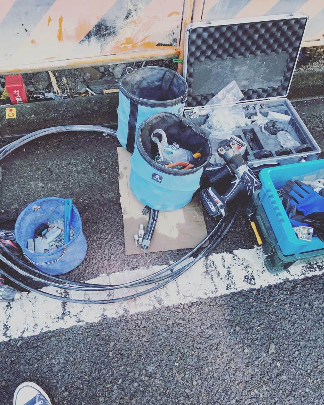 関川良さんのインスタグラム写真 - (関川良Instagram)「Electrical construction 🔨  ファミマをつくる。」2月1日 12時42分 - ryosekikawa