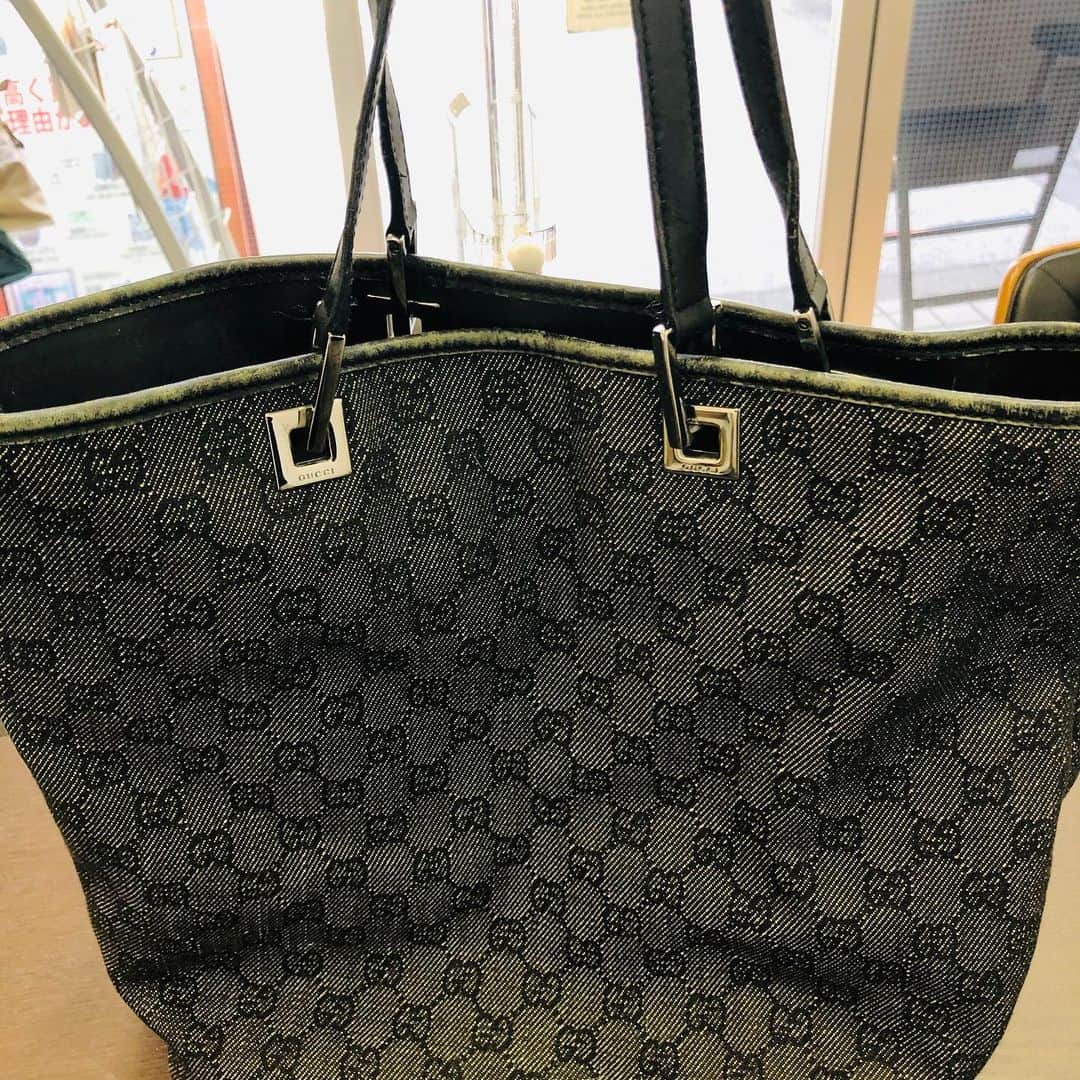 ブランド EXのインスタグラム：「グッチ　トートバッグお買取致しました！ .  #杉並区 #高価買取 #高井戸 #浜田山 #井の頭線 #ブランドEX #営業 #女性スタッフ在籍 #お気軽にどうぞ😊 #断捨離 #片付け #整理して出てきた商品 #拝見させて下さい！ #出張買取も致します #生前整理 #貴金属 #切手 #金券 #金買取 #ダイヤ高価買取」