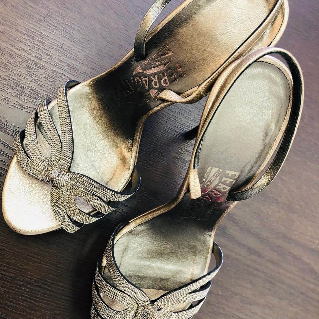 ブランド EXのインスタグラム：「フェラガモ　サンダルお買取致しました! .  #杉並区 #高価買取 #高井戸 #浜田山 #井の頭線 #ブランドEX #営業 #女性スタッフ在籍 #お気軽にどうぞ😊 #断捨離 #片付け #整理して出てきた商品 #拝見させて下さい！ #出張買取も致します #生前整理 #貴金属 #切手 #金券 #金買取 #ダイヤ高価買取」