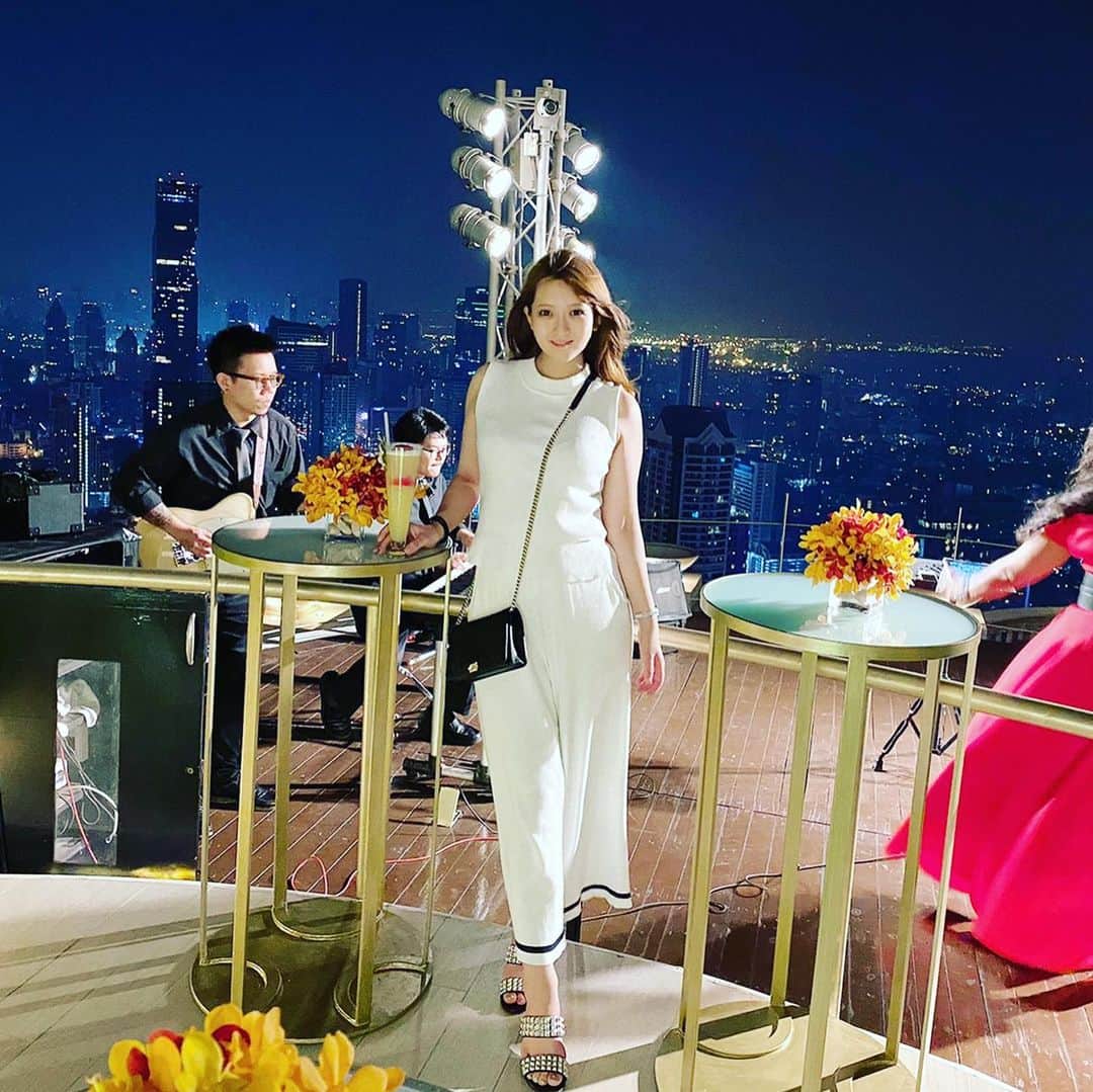 のインスタグラム：「ルーフトップバー🍹last nightはこちらで締めくくり⭐️64階  #世界1高い #SKYBAR #sirocco #タイ #holiday #trip」