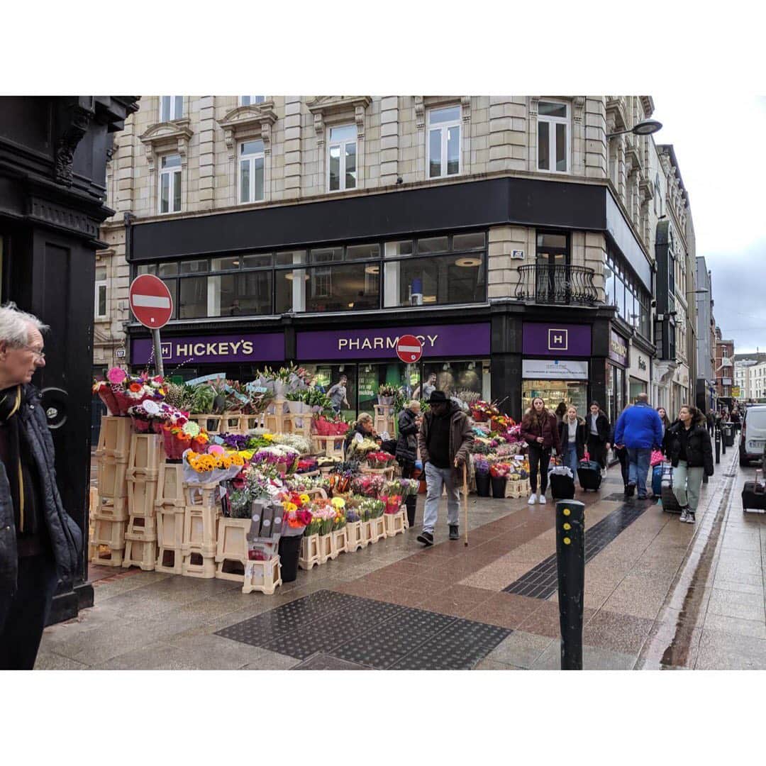 山崎紘菜さんのインスタグラム写真 - (山崎紘菜Instagram)「🌼🌷💐🏵✨💓🤤☺️ #Dublin #Ireland . いたるところにお花屋さんがあってとても素敵❤️」2月1日 14時22分 - hirona_yamazaki
