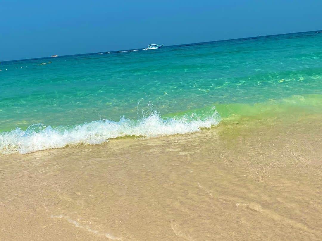 夏樹☆たいようさんのインスタグラム写真 - (夏樹☆たいようInstagram)「ラン島へ！いつもはスピードボートで行くんだけど、今回は初フェリーで！時間はかかるけど安いしのんびり行けていい👍でも見覚えのない浜に降ろされ、いつものビーチに行くまでソンテウ使ったりバイク使ったり大変だった😂 #runisland #ラン島 #thailand #pattaya」2月1日 23時54分 - natsuki_taiyo