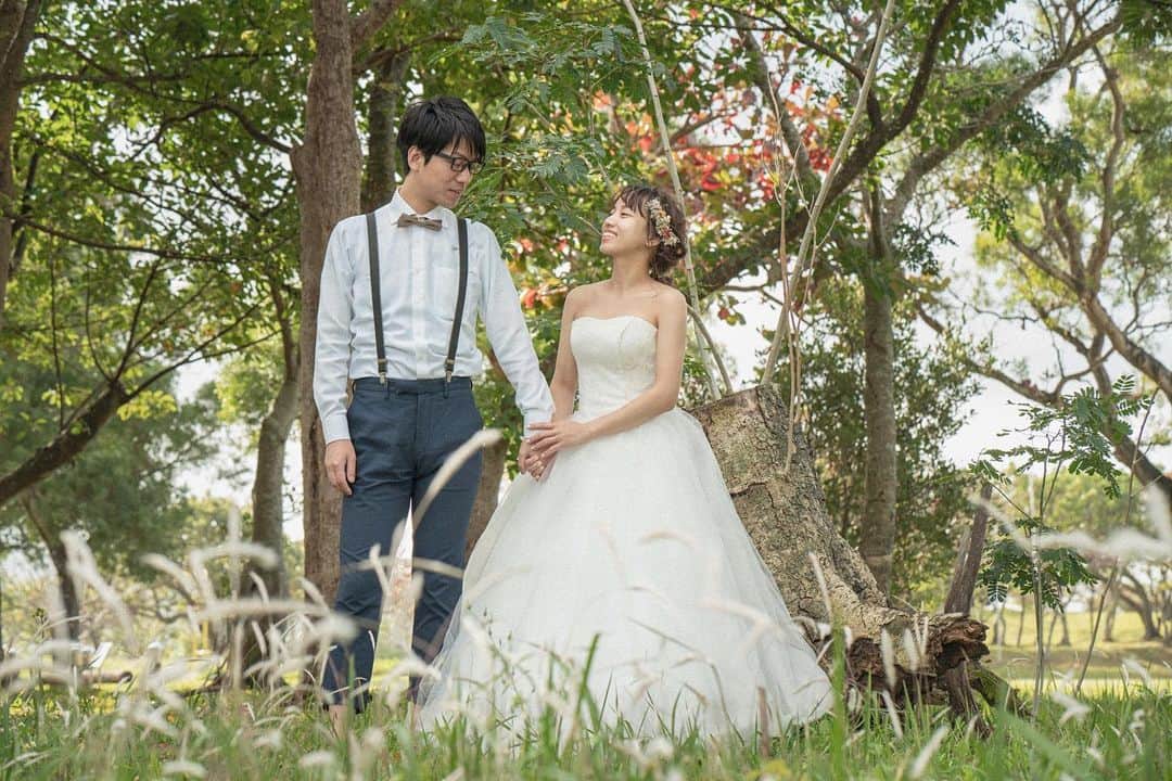 RabichePowのインスタグラム：「green.....🌿 . wedding dress . hair accessory @carrot.cake_rabichepow . . . 1枚の中にある...たくさんの幸せ♡ . . #rabichepow #ラビッシュポー#ヘアメイク#出張ヘアメイク#結婚式」