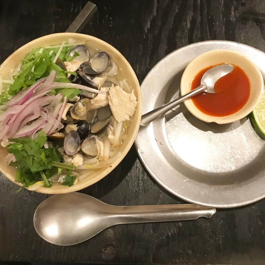 丸山敬太さんのインスタグラム写真 - (丸山敬太Instagram)「晩ご飯はヨヨナムで ヨーコちゃんと！  美味しかった  旅に行きたいなぁ」2月2日 0時03分 - keitamaruyama