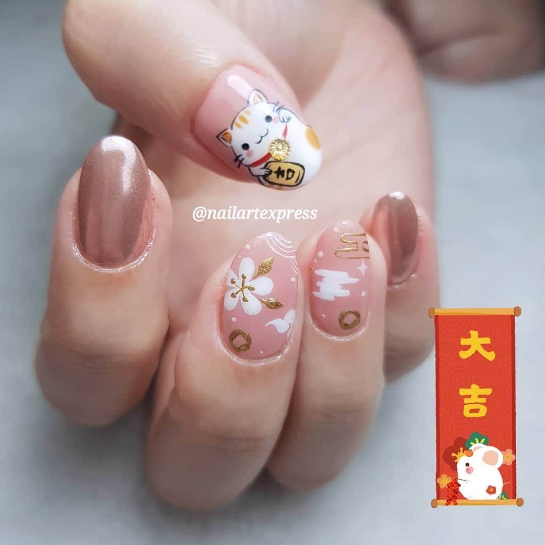 Yingさんのインスタグラム写真 - (YingInstagram)「Print inspired by @thetinselrack angpows  Art details done with PREGEL Art Liner gels and Liquid Metal in Gold.  All products available for purchase at @nailwonderlandsg.  I am currently only able to take bookings from my existing pool of customers. If I have slots available for new customers, I will post them on my IG stories. Thank you to everyone who likes my work 🙏 if you need your nails done, please consider booking other artists at @thenailartelier instead ❤  #ネイルデザイン  #ネイルアート #ネイル #ジェルネイル #nailart #네일아트 #pregel #プリジェル #cnynails  All my designs are original nail designs unless otherwise stated.」2月2日 0時11分 - nailartexpress