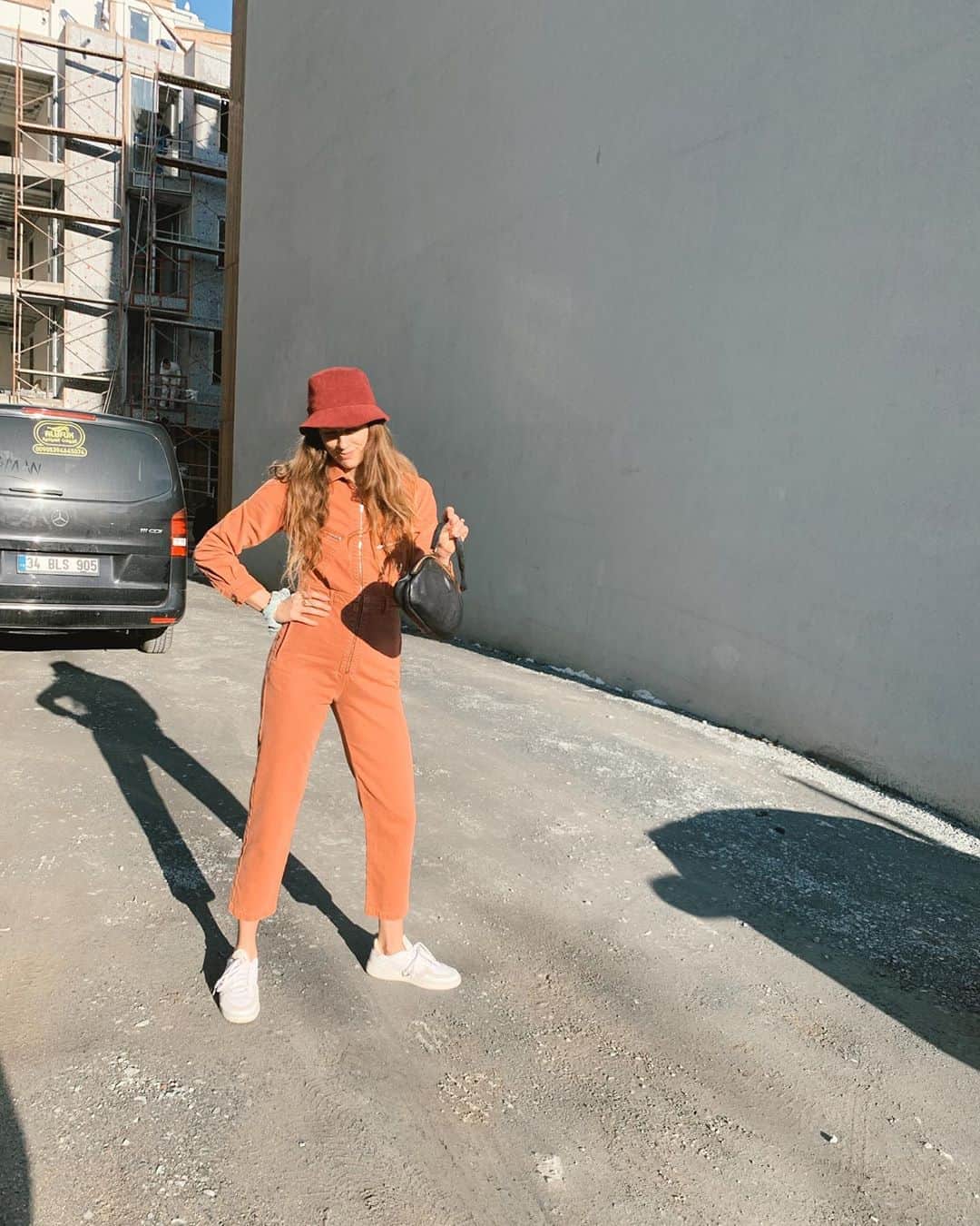 ケルシー・ロビンソンのインスタグラム：「Painting the town or painting the house, you decide.」
