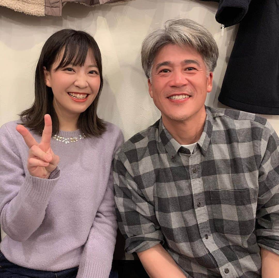 上杉あずさのインスタグラム：「. 2/1 #プロ野球キャンプイン ⚾️🌺 先日 #城島健司 さんとご一緒した時に撮って頂いた写真🥺❣️とても気さくにお話して下さいました🙇‍♂️ 今日のホークスのキャンプニュース、城島さんの話題で賑わっていましたね♪私もそうですが、ダイエー時代のこと思い出してワクワクしますよね✨これから再びホークスでどんな存在としてどんなご活躍をされるのか、楽しみです😍 . そして、夢みたいな話でまだ信じがたいですが、今度、城島さんの草野球チームと我らが #福岡ハードバンクポークス で試合をしようとお声掛け頂きました🥺🙏🏼実現したらいいなぁ🐷❤️夢だとしても嬉しかったです。 城島さん、すごいエネルギー溢れる方でした。ありがとうございました！！！ #プロ野球 #福岡ソフトバンクホークス #福岡ダイエーホークス #fdh #sbhawks #春季キャンプ #2020 #私も遅れてキャンプイン  #どんなシーズンになるのかな #ワクワクとソワソワといろいろ祭 #また仕事出来ますように #頑張るしかない #選手達だけではない #私の戦いもはじまるのだ #強く逞しく生きよう #人生 #全力投球 #フルスイング」