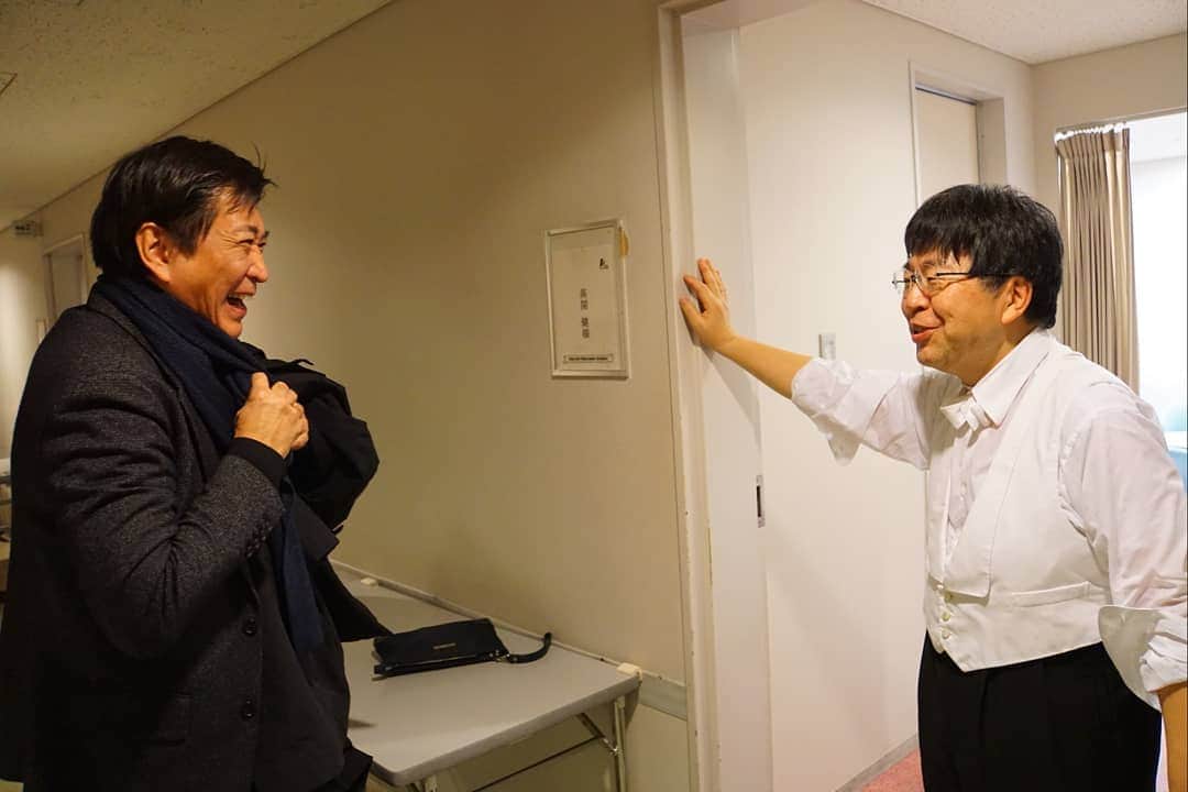 藤岡幸夫のインスタグラム：「東京シティフィル・ティアラ定期を客席で楽しんだ。Vc岡本侑也さん品格高く素晴らしかった！高関健さんはスコアの可能性を徹底的に追及した超個性的なアプローチで(高関アニキ凄い！)シティフィルは見事にそれに応えた躍動感溢れたエキサイティングな演奏！とっても勉強になりました。シティフィルとの３月からの共演楽しみ！  東京シティフィル 03 5624 4002」