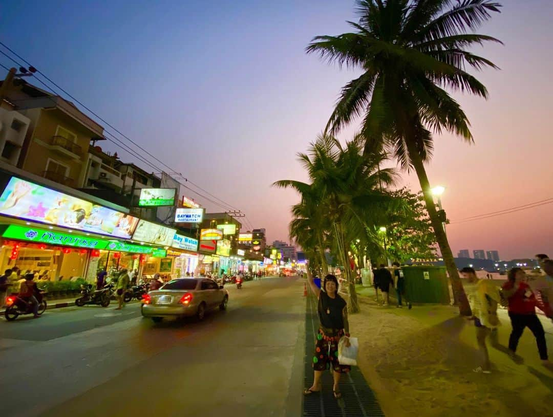 夏樹☆たいようさんのインスタグラム写真 - (夏樹☆たいようInstagram)「#pattaya #thailand #backpacker #trip #sea #beach」2月2日 0時52分 - natsuki_taiyo