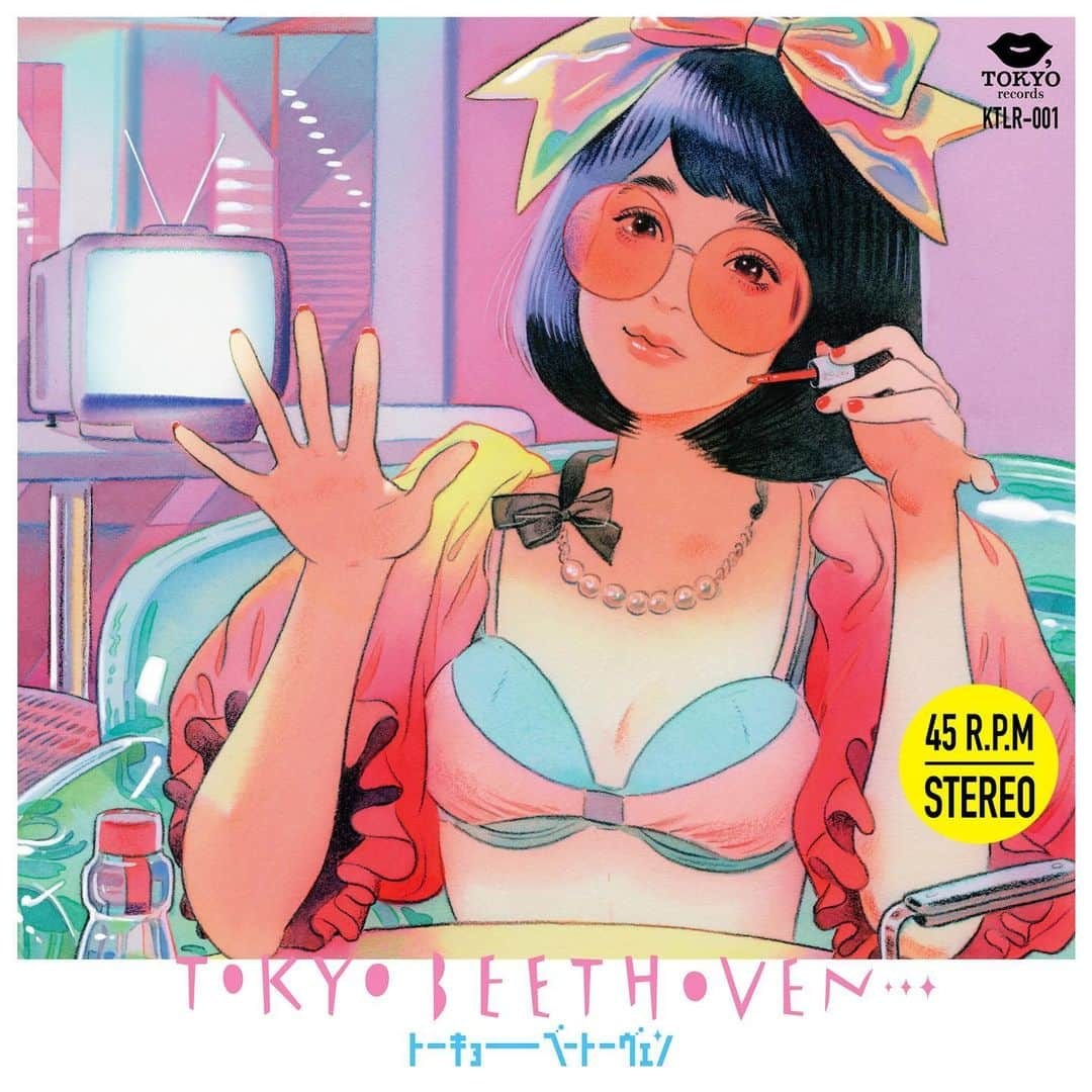 門小雷さんのインスタグラム写真 - (門小雷Instagram)「It’s such an honor to create the cover of the debut 7” record “of “TOKYO BEETHOVEN”. (Kiss, Tokyo Records) ⠀⠀⠀ TOKYO BEETHOVEN is a music unit of 千原徹也 @thechihara and FPM 田中知之 @tomoyukitanaka . ⠀⠀⠀ This time, they collaborated with Momo @charanpo_momo of Charan-Po-Rantan. And this is a tie-up song with une nana cool “tokitome Braトキメキカラフル".⠀⠀⠀ . .⠀⠀⠀ . アートディレクター千原徹也とFPM⽥中知之による⾳楽ユニット 『トーキョーベートーヴェン』デビュー！ 第⼀弾はもも（チャラン・ポ・ランタン）とのコラボレーション！ 『カラフルトーキョー』 feat. もも（チャラン・ポ・ランタン） ⾳楽ユニット：トーキョーベートーヴェン [作品詳細] 発売⽇：2020年3⽉4⽇ アーティスト名：トーキョーベートーヴェン タイトル：カラフルトーキョー feat. もも/ 宇宙は⼤ヘンだ！feat. もも 価格：1,500yen+税 品番：KTLR-001 レーベル：KISS,TOKYO RECORDS 仕様：7inchアナログ 収録内容：A⾯カラフルトーキョー / B⾯宇宙は⼤ヘンだ！ ※同⽇よりAppleMusic,Spotify等 サブスクリプションメディアにて配信スタート 「カラフルトーキョー」 2⽉26⽇発売une nana cool “tokitome Braトキメキカラフル” テーマソング https://www.une-nana-cool.com/  KISS,TOKYO RECORDS OFFICIAL WEB SITE http://kiss.tokyo/records  KISS,TOKYO http://kiss.tokyo/」2月2日 1時06分 - littlethunder