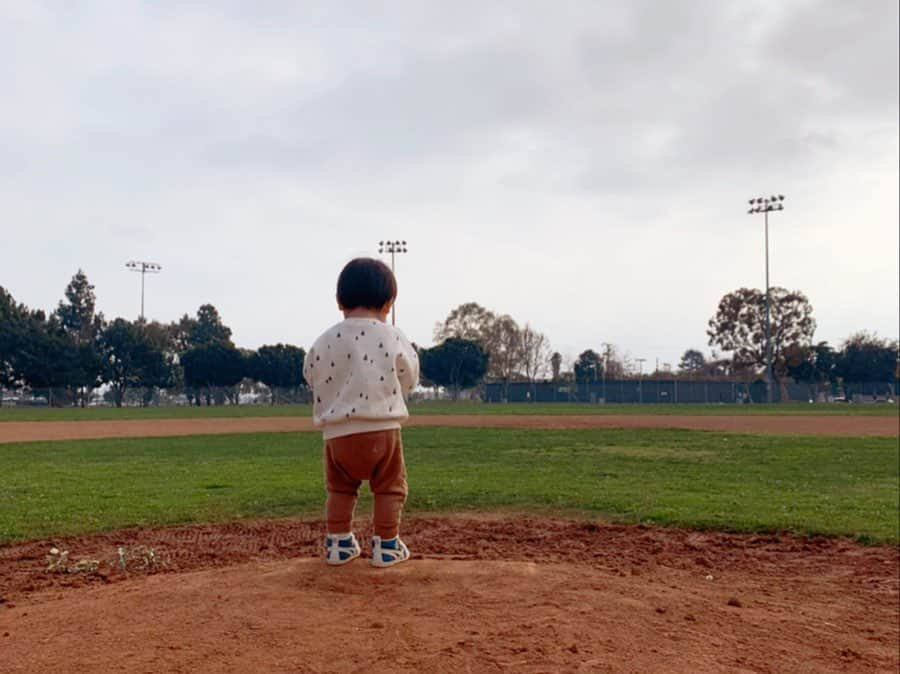 前田健太さんのインスタグラム写真 - (前田健太Instagram)「⚾️ 息子人生初マウンド。 もしかしたら左投げの可能性も。。 #息子 #初マウンド #頑張って #ボール投げてました」2月1日 16時21分 - 18_maeken