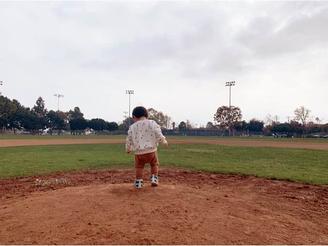 前田健太さんのインスタグラム写真 - (前田健太Instagram)「⚾️ 息子人生初マウンド。 もしかしたら左投げの可能性も。。 #息子 #初マウンド #頑張って #ボール投げてました」2月1日 16時21分 - 18_maeken