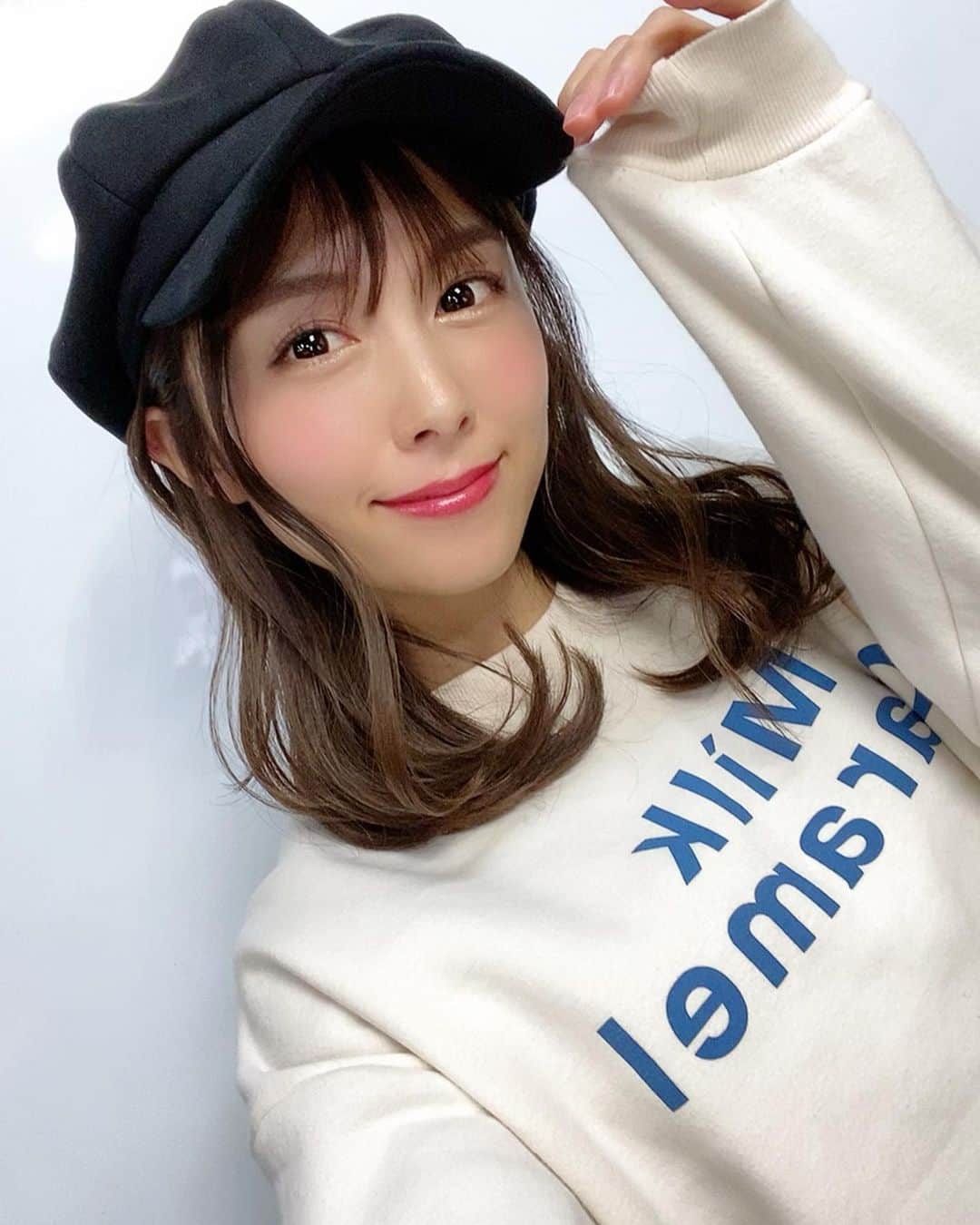 麻衣愛のインスタグラム：「自分の好きな前髪の長さをずっと保つのは難しいよね〜✂️ . #前髪 #前髪カット #前髪好き #前髪女子 #前髪でテンション決まる #hairstyle #hairstyles #haircut #✂️」