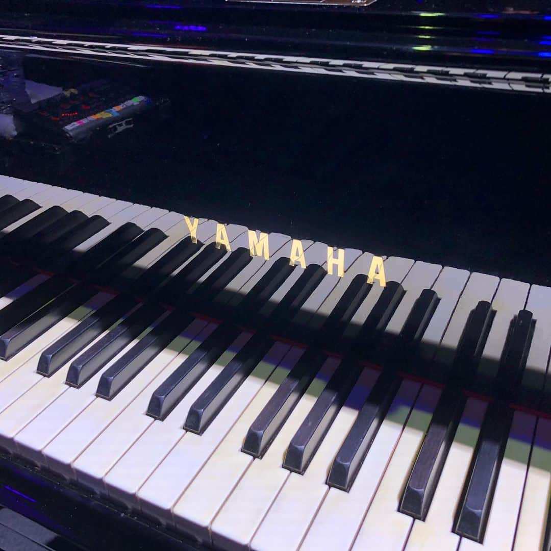上杉洋史のインスタグラム：「3570200 CF #piano #yamaha #venue #todayspiano #instapiano #pianophotography #iwasakihiromi #concert」
