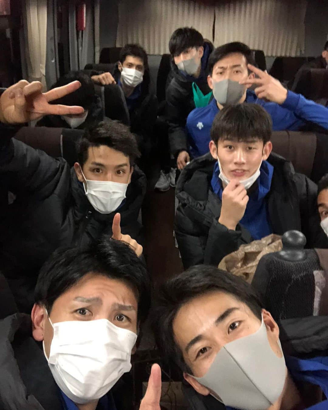 藤中優斗 さんのインスタグラム写真 - (藤中優斗 Instagram)「・ ・ ・ 20&21勝目！ いつも沢山の応援ありがとうございます。 みんな幸せ者です。 ・ 🐝🐝🐝🐝🐝🐝🐝🐝🐝🐝 🐝🐝🐝🐝🐝🐝🐝🐝🐝🐝 🐝 ・ ・ ・ #vリーグ #jtektstings #vリーグはバレーだよ」2月1日 17時09分 - yu__to__01