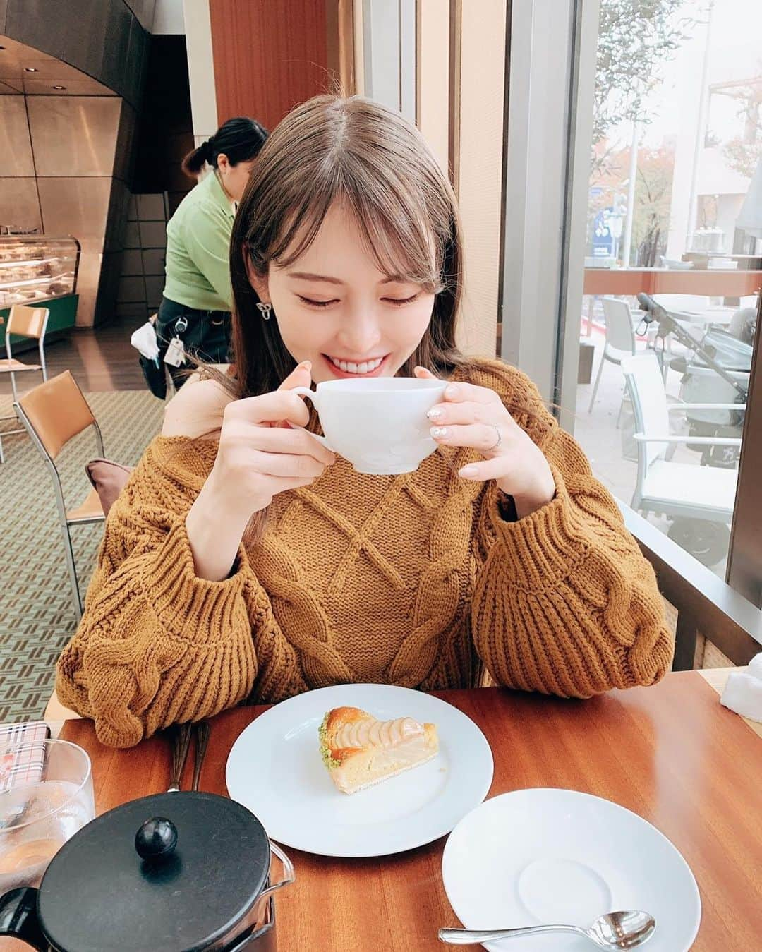 清水愛美さんのインスタグラム写真 - (清水愛美Instagram)「この前ありささんと lunch行った時の🍝💕 * 久々に会えたので テンションあがりすぎて こんなポーズ。。。笑 ＊ その後ちゃんとポーズ✌️ * #グランドハイアット東京  #grandhyatt  #grandhyatttokyo  #ランチ  #lunch #ティータイム」2月1日 17時39分 - manami_s0902