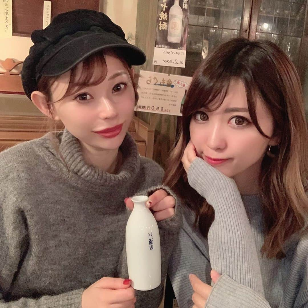 karen okajimaさんのインスタグラム写真 - (karen okajimaInstagram)「ㅤㅤㅤ  新潟での1日目は、みんなではしご酒〜🍶﻿🥰 ﻿ ﻿ ﻿ 十日町の居酒屋3軒はしご酒して みんなでほろ酔いで女子会で楽しかった〜😎❤️ ﻿ ﻿ ﻿ ﻿ 1軒目はzikka食堂さん🌟 その名のとおり、まるで実家に 帰ってきたかのような﻿ ほっこり和む居酒屋さん💓 はまぐりの酒蒸しがボリューム満点で美味しかった🎶 ﻿ ﻿ 2軒目は焼きとん丸天さん🌟 串ものや名物の牛すじ煮込みや牛タン刺しなど、、 全部美味しかったけど辛いラーメンが 特に美味しすぎてほぼひとりで食べてた🍜笑 ﻿ 3軒目は松乃寿司さん🌟 大好きなしーすー🍣 カウンター席で呑んでたら、新潟で有名な方に出会って 久保田の白い貴重なお酒をご馳走になりました🍶💞 ありがとうございました🎶 ﻿ ﻿ 新潟はとにかくお酒が美味しい！！ 飲み比べおすすめですよ〜🎶 ぜひ新潟行かれた際ははしご酒をおすすめします💁‍♀️💘 ﻿ ﻿ #新潟観光 #ガストロノミー#新潟ガストロノミー #食景色 ﻿ #日本海美食旅 #女子旅#女子旅行 #新潟 #冬休み #バケーション #pr#はしご酒#地酒#日本酒#日本酒好きな人とつながりたい#日本酒好き#十日町#日本酒女子#zikka食堂#焼きとん丸天#松乃寿司 #グルメ岡島 #おかじ旅行記 #岡島かれん #久保田 #爽醸久保田雪峰」2月1日 18時00分 - karenokajima0318