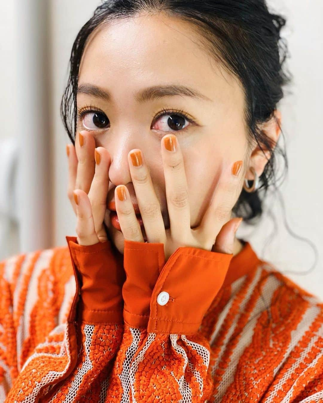 北原里英さんのインスタグラム写真 - (北原里英Instagram)「遅ればせながら 東大王のときの衣装🧡 扉も爪もくちびるも おなじいろ🧡 . . ガウン&パンツ @aoiwanaka.official  ブーツ @staccatojapan」2月1日 18時12分 - rie_kitahara_3