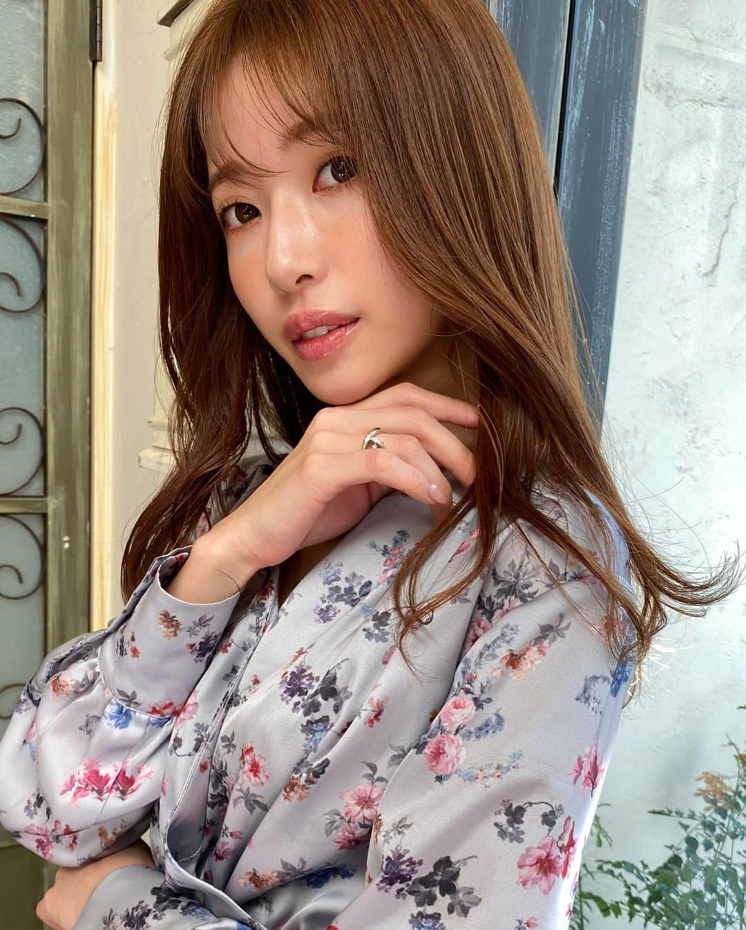 舟山久美子（くみっきー）さんのインスタグラム写真 - (舟山久美子（くみっきー）Instagram)「【﻿ＮＥＷ　ＨＡＩＲ♡】 @hair_salon_belle  いつもカラーはBelleのカナさん♡ @belle_kana 💋 ブリーチせずに、スケスケな綺麗なカラーをいつもありがとうございます🥺👌 加工無しなので、髪色参考になると嬉しいです🙇‍♀️❤️ セットはいつも @hatanomoe がしてくれます💫！ #new #カラー #ヘアカラー #ヘアアレンジ　#春カラー #春ヘアカラー」2月1日 18時28分 - kumikofunayama