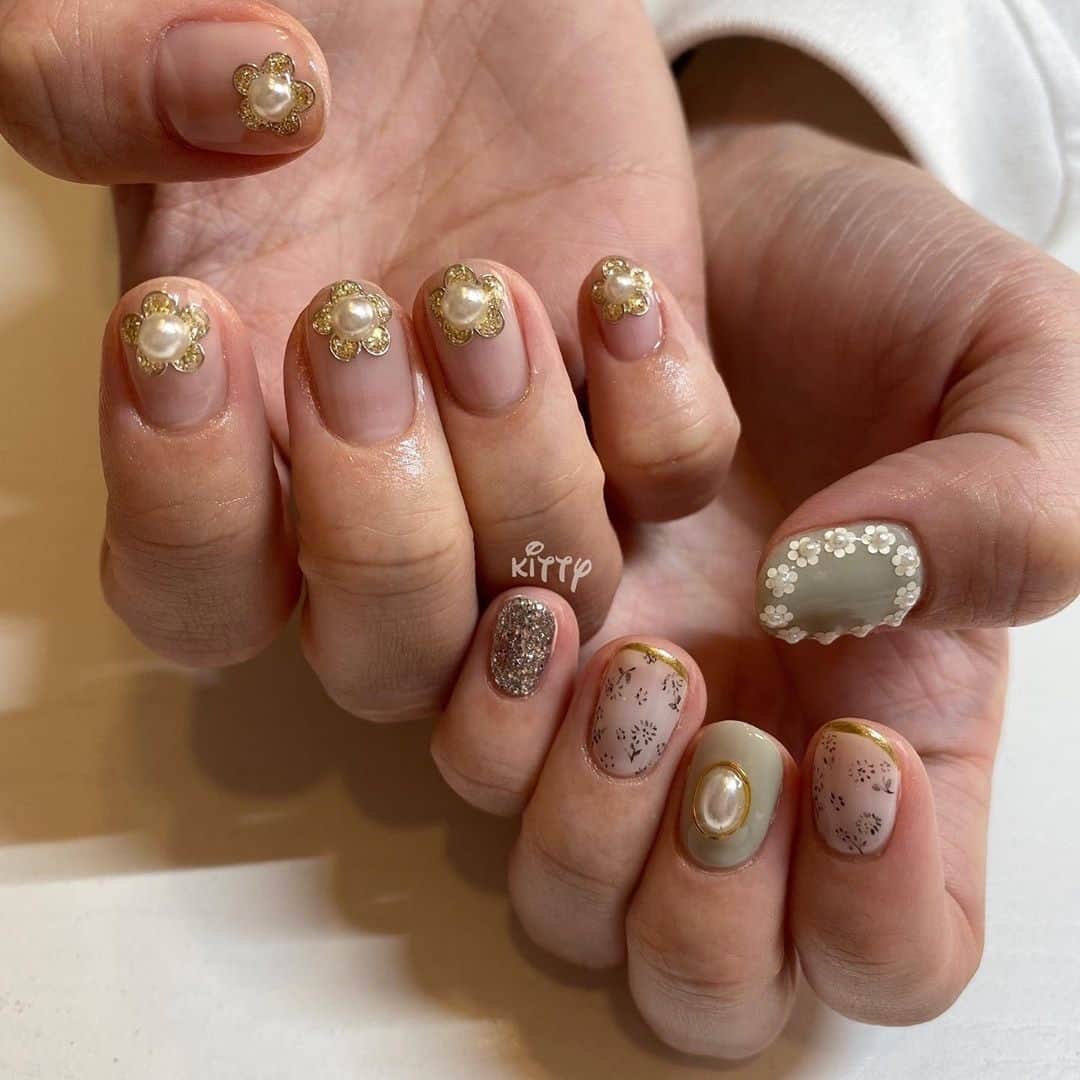 PATRA magazineさんのインスタグラム写真 - (PATRA magazineInstagram)「2/1♡スワイプしてね👉「2020初ネイルカタログ💅👘」⠀ .⠀ 成人式やお正月と、2020になってからすぐたくさんイベントがあった人も。⠀ ⠀ おしゃれなあの子たちの、2020初ネイルは？⠀ ⠀ これからきそうなのはどんなネイル？💅⠀ みんなもPATRAをタグ付けして、おすすめのネイルデザインを教えてね❤︎⠀ .⠀ Thank you 🌹⠀ @nn1011c / @n._salon⠀ @akr36 / @mkxxxbaby⠀ @megu.03_03 / @mgmilk___⠀ @kitty_nome⠀ .⠀ 今女の子の中で流行っているコトやITEMがあればPATRAをタグ付けして教えてね❤︎⠀ 皆さんのすてきな投稿をぜひ紹介させてください！⠀ .⠀ .⠀ #PATRA #お洒落さんと繋がりたい #おしゃれさんと繋がりたい #ネイル #2020初ネイル #初ネイル  #ジェルネイル #セルフネイル #ニューネイル #ネイルデザイン #ワントーンネイル #ニュアンスネイル #ガーリーネイル #ラメネイル #クリアネイル⠀」2月1日 18時30分 - patra__jp