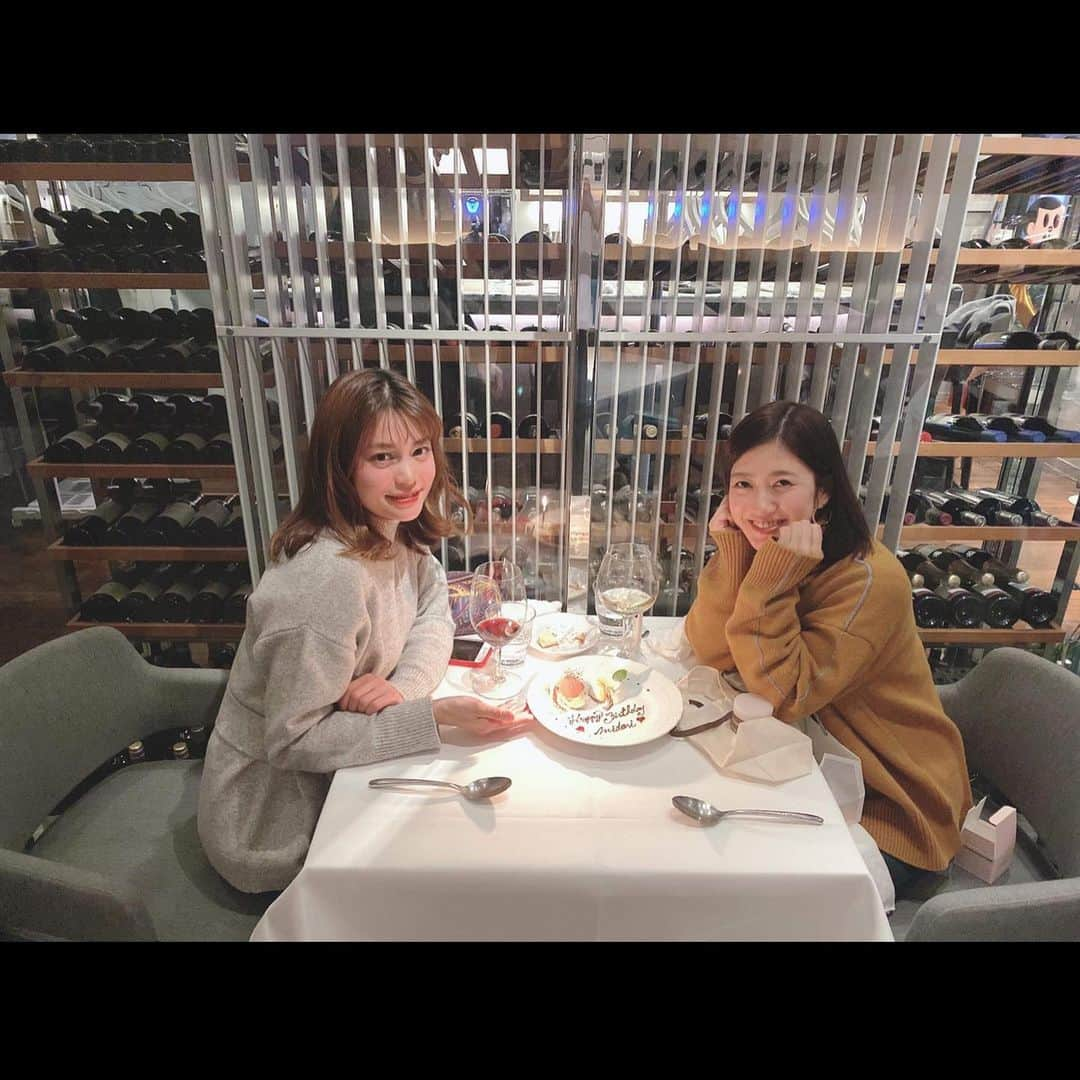 沖玲奈さんのインスタグラム写真 - (沖玲奈Instagram)「2月スタート！今日はインターバル練のクラスに参加して来ました💕 1月の総走行距離は155kmで着地😂✨ 先月は最終週まで結構良いペースで走れていて、初の200km目指せるかな？と思いきや、まさかのドレッドミルで爆速中にすってーーーんと大転倒すると言う事故にあい笑、ラスト一週間は練習お休み😷😷お陰で難易度高めの消毒と手当てに慣れてはきましたw 打撲と大きめの擦り傷でわりと凹み、抜け殻のような最終週を送ってましたがパワフルな友人たちと会って美味しいもの食べて、元気もらえました🥰💕✨笑 マシンを使う時はしっかり集中しないとな🙌 #名古屋ウィメンズ まであと約1ヶ月！出来る限り頑張っていこうー！サブ340目標です！(保身しすぎ？w でもそんなもんか🤣？ #running #runner #fullmarathon #training #workout #フルマラソン #インターバル #皇居ラン #トレーニング」2月1日 18時33分 - reinaoki2508