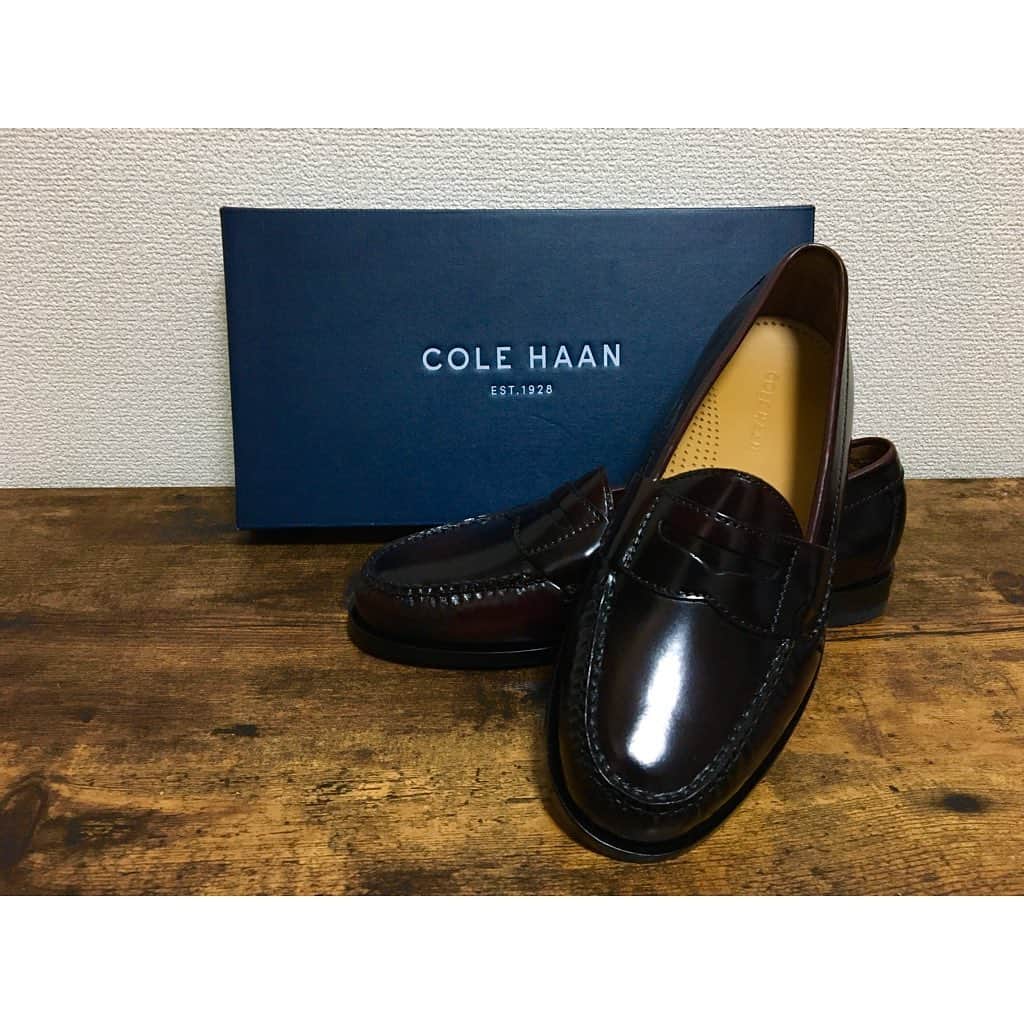 ねりお弘晃のインスタグラム：「⠀ ⠀ COLE HAAN ピンチ ペニー ローファー👞 ⠀ ⠀ ペニーばっかり買っちゃう_(┐「ε:)_ ⠀ ⠀ 明日シューツリー買いに行く_(┐「ε:)_ ⠀ ⠀ 仕事もっと勝ち取る_(┐「ε:)_ ⠀ ⠀ #colehaan #loafer #coinloafer #pennyloafers #コールハーン」
