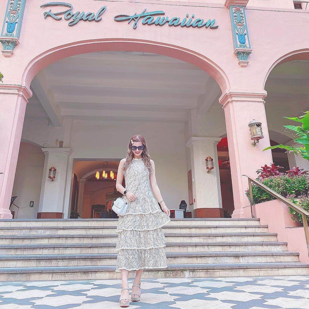 紗蘭さんのインスタグラム写真 - (紗蘭Instagram)「Royal Hawaiian🏩💕💕💕 ピンク可愛いからいつもここでコーデ撮っちゃう🥺💕 ハワイの写真たくさんありすぎて💦 お付き合いください😰💖 #me #hawaii #honolulu #royalhawaiian #royalhawaiianhotel #emiriawiz #chanel #christianlouboutin #さらファッション」2月1日 19時10分 - saracchidayo