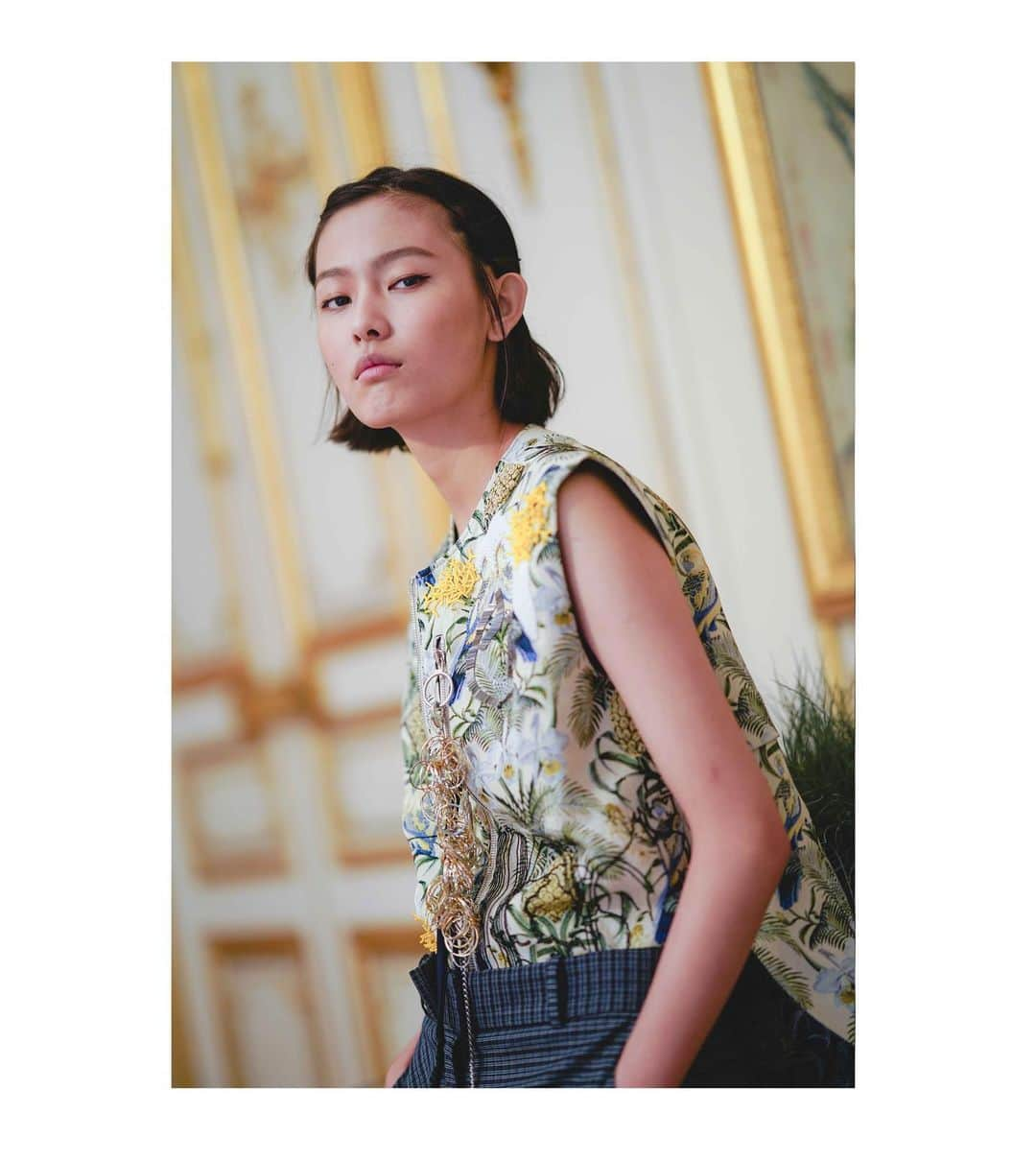 セドリック シャルリエさんのインスタグラム写真 - (セドリック シャルリエInstagram)「Throwback to look 4 from our Spring/summer 2019 show #ss19 #show #cedriccharlier」2月1日 19時16分 - cedriccharlierofficial