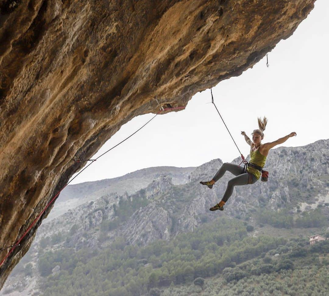 ヘイゼル・フィンドレーさんのインスタグラム写真 - (ヘイゼル・フィンドレーInstagram)「Trying the most power endurance 8a+ at Reguchillo in an effort to work the weaknesses. Last summer I trained a lot inside. This year I’m going back to the default: training outside. I doubt I’ll climb as hard but it definitely is more fun. Photos: @angus.kille @blackdiamond @seatosummitgear @lasportivagram」2月1日 19時41分 - hazel_findlay